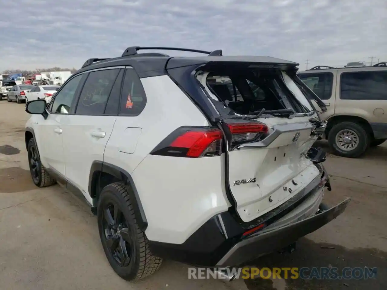 3 Photograph of a damaged car JTMEWRFV1LJ039058 TOYOTA RAV4 2020