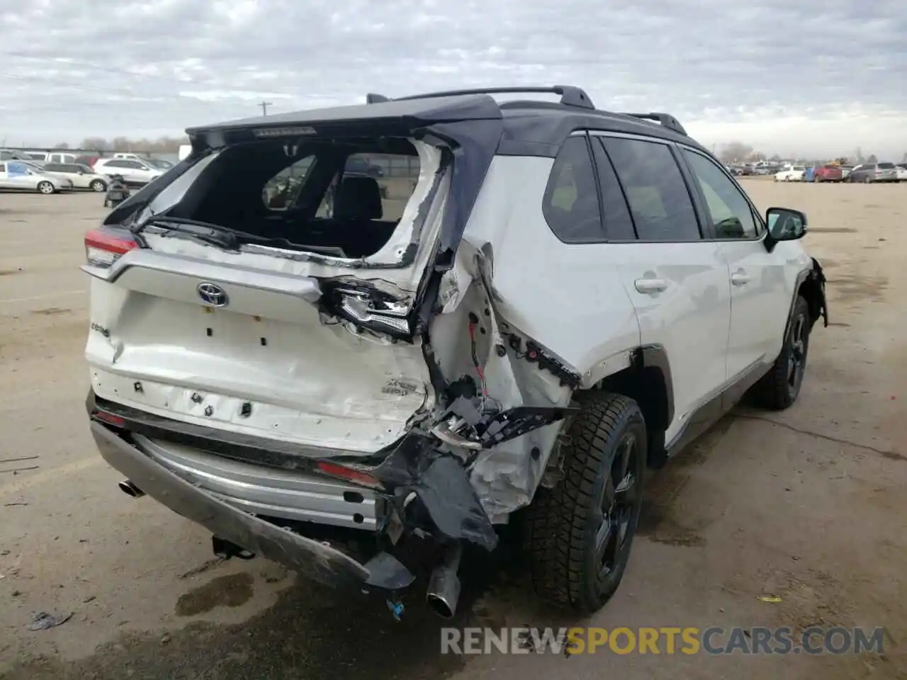 4 Photograph of a damaged car JTMEWRFV1LJ039058 TOYOTA RAV4 2020