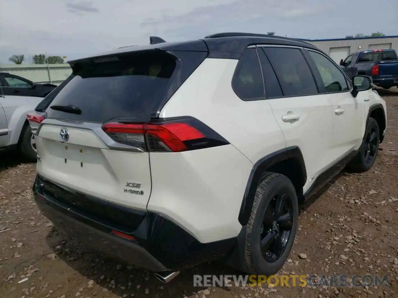 4 Photograph of a damaged car JTMEWRFV1LJ041053 TOYOTA RAV4 2020