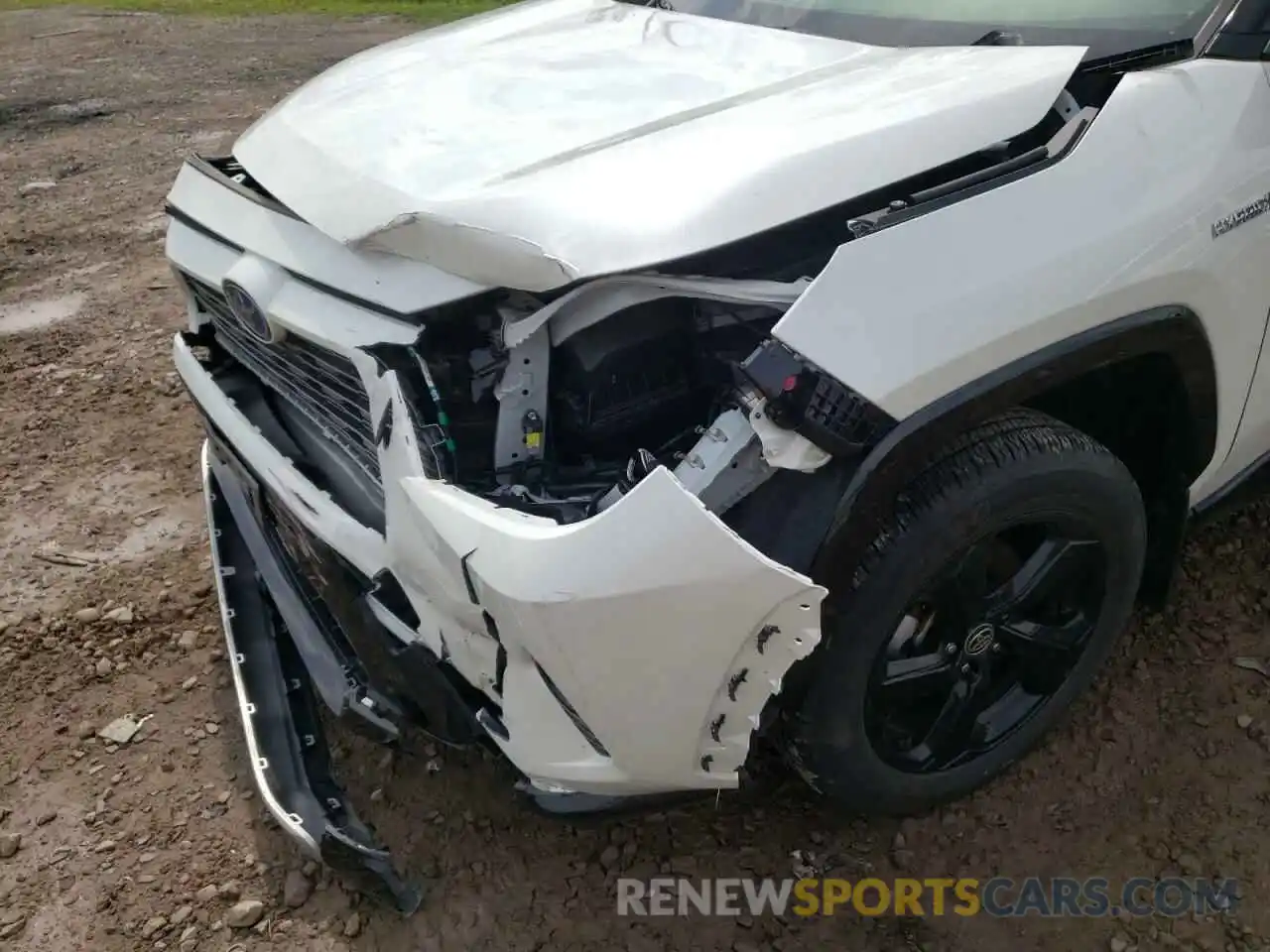 9 Photograph of a damaged car JTMEWRFV1LJ041053 TOYOTA RAV4 2020