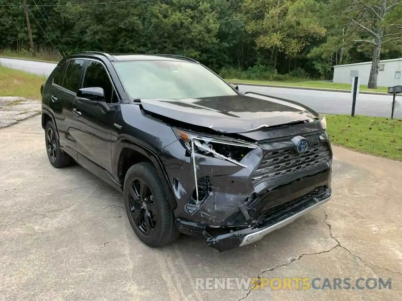 2 Photograph of a damaged car JTMEWRFV1LJ047595 TOYOTA RAV4 2020