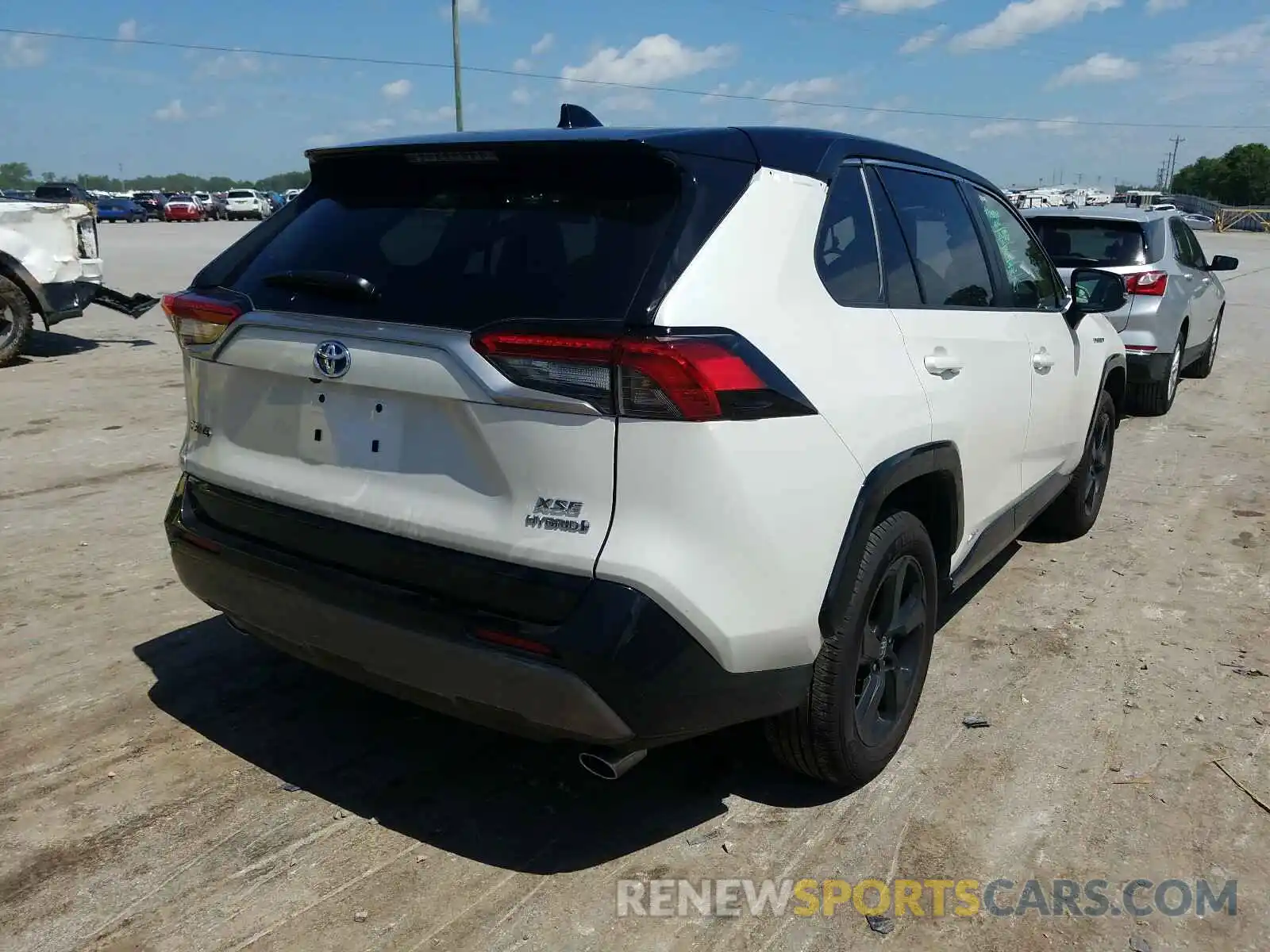 4 Photograph of a damaged car JTMEWRFV2LD537381 TOYOTA RAV4 2020