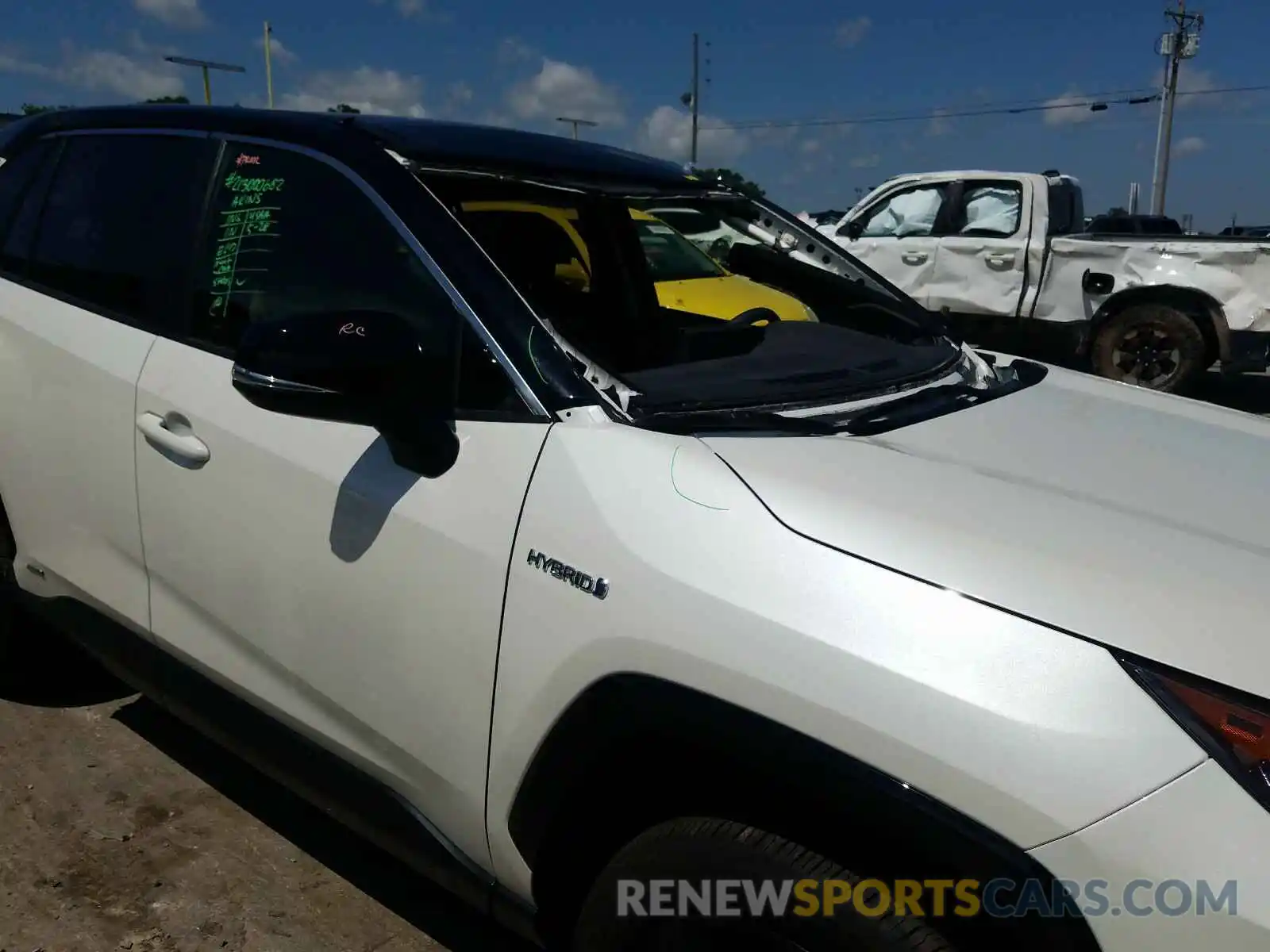 9 Photograph of a damaged car JTMEWRFV2LD537381 TOYOTA RAV4 2020