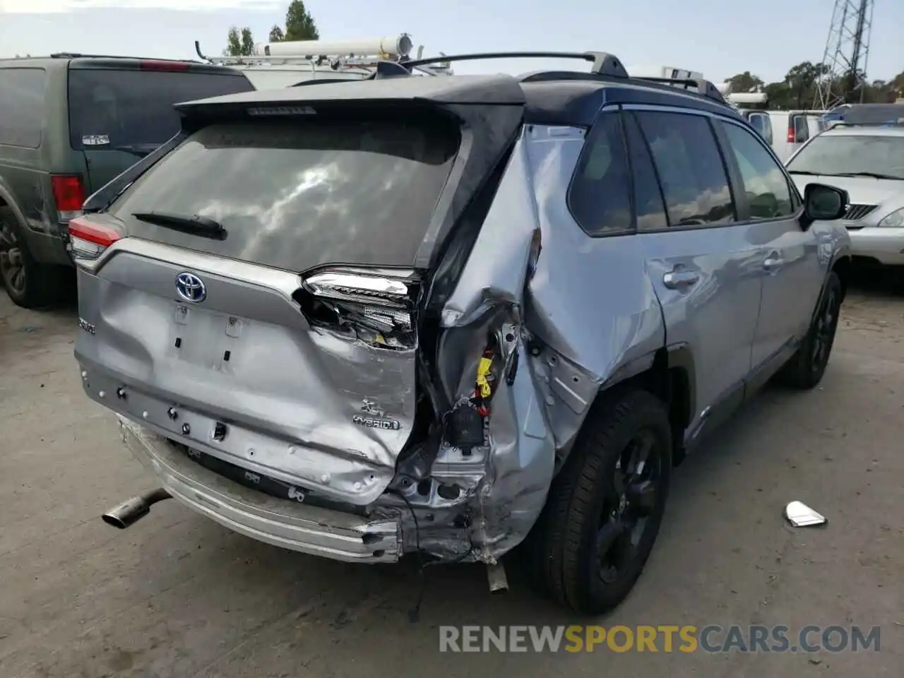 4 Photograph of a damaged car JTMEWRFV2LD540376 TOYOTA RAV4 2020