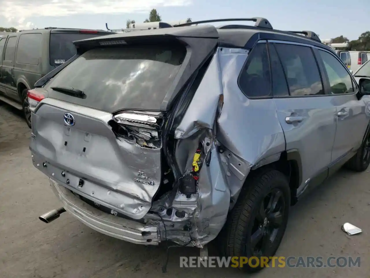 9 Photograph of a damaged car JTMEWRFV2LD540376 TOYOTA RAV4 2020