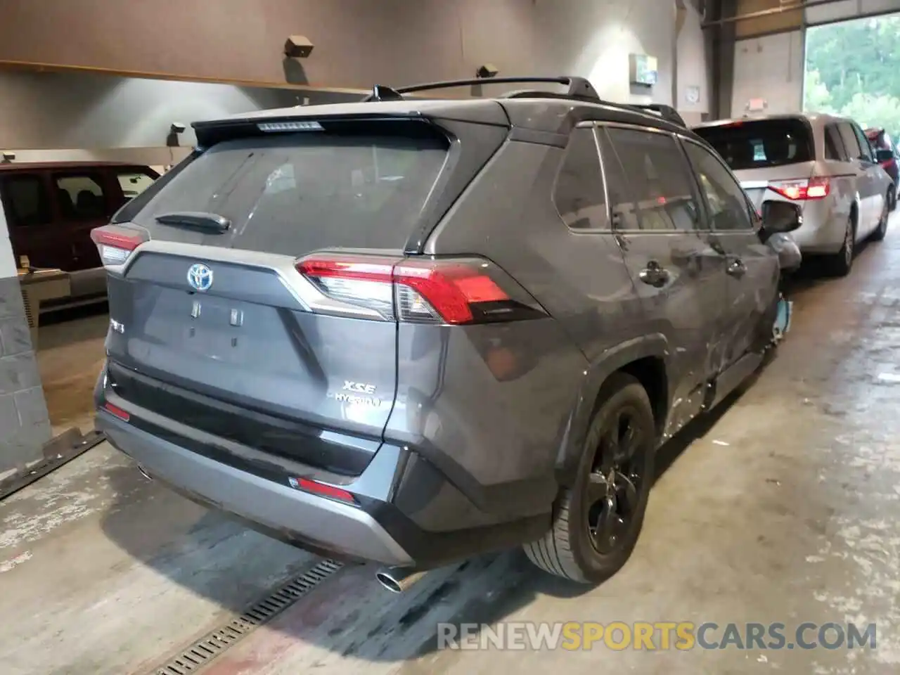 4 Photograph of a damaged car JTMEWRFV2LJ043961 TOYOTA RAV4 2020