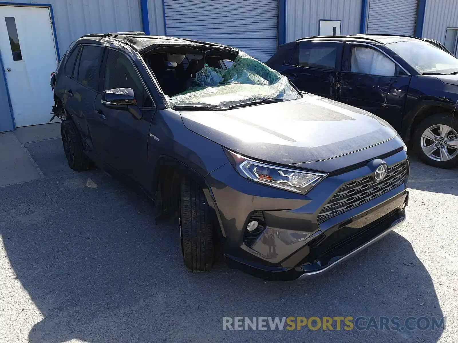 1 Photograph of a damaged car JTMEWRFV2LJ047430 TOYOTA RAV4 2020