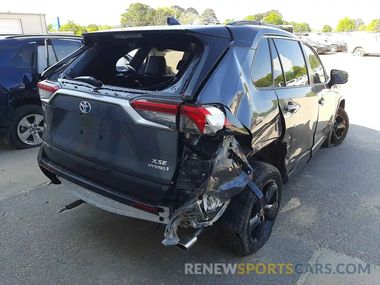 4 Photograph of a damaged car JTMEWRFV2LJ047430 TOYOTA RAV4 2020