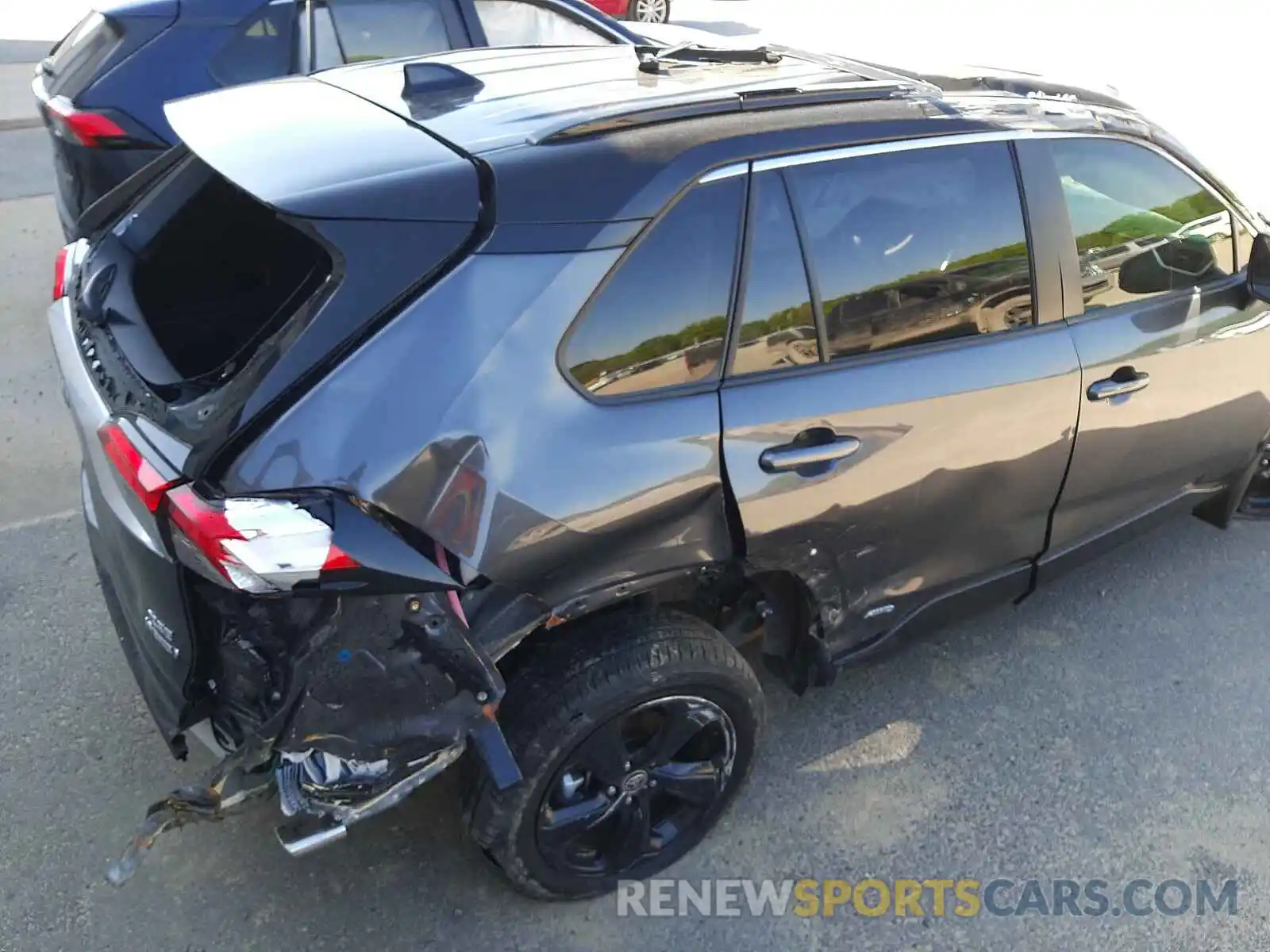 9 Photograph of a damaged car JTMEWRFV2LJ047430 TOYOTA RAV4 2020