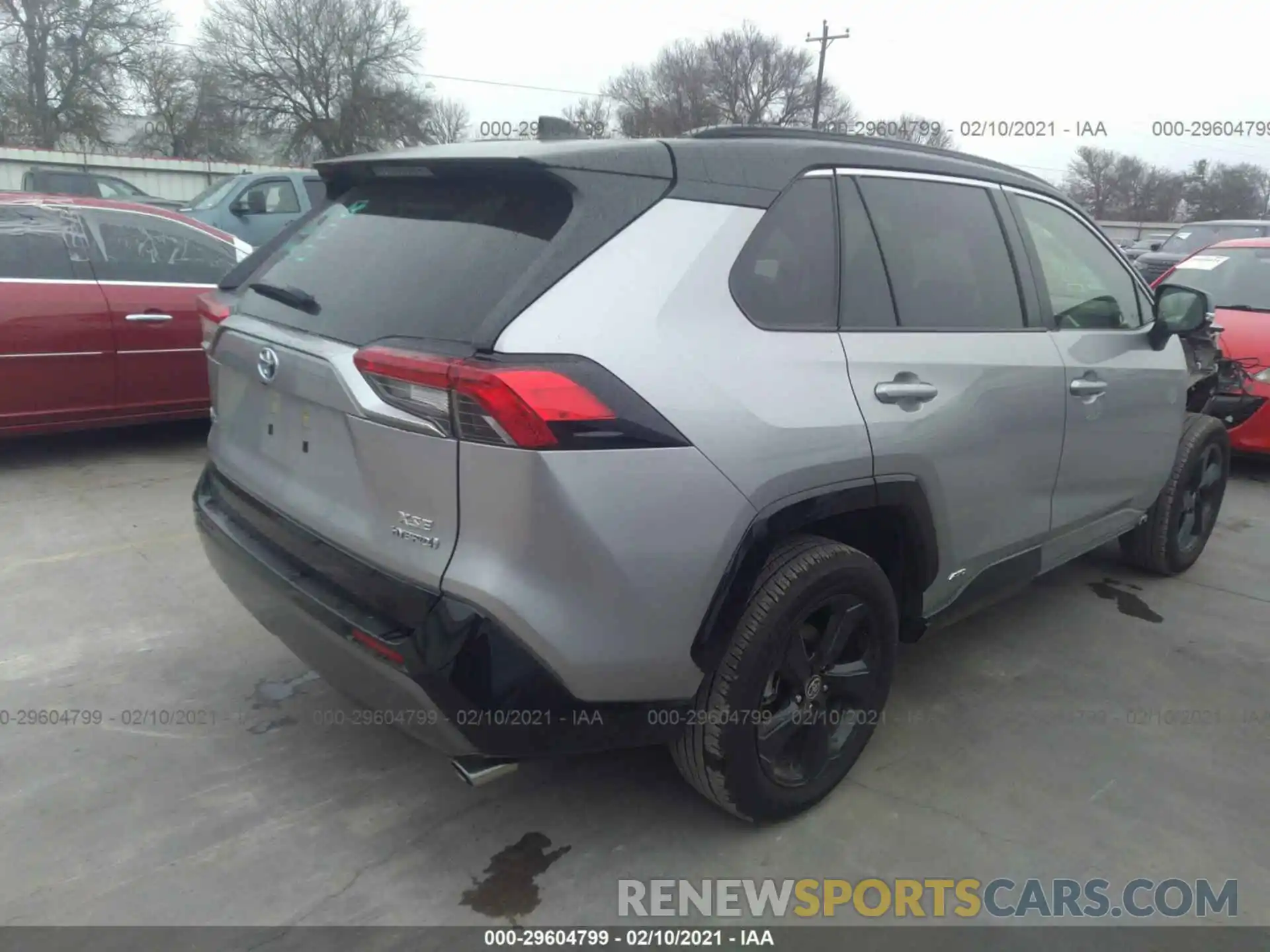 4 Photograph of a damaged car JTMEWRFV3LJ036520 TOYOTA RAV4 2020