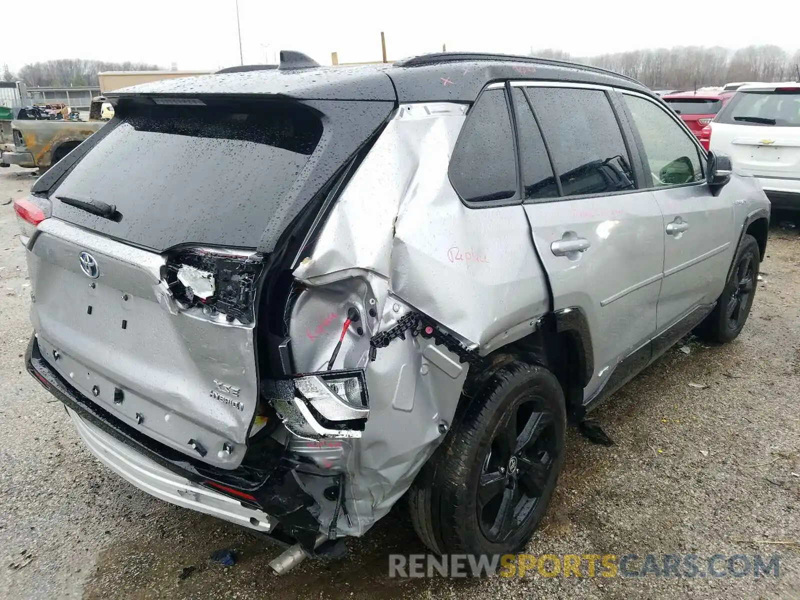 4 Photograph of a damaged car JTMEWRFV3LJ038882 TOYOTA RAV4 2020