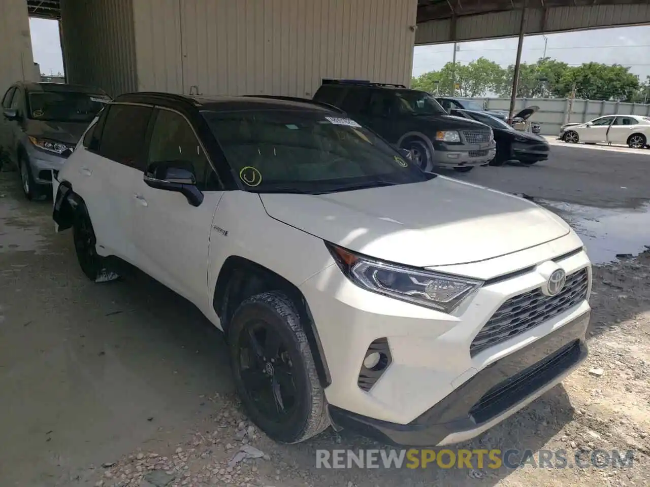 1 Photograph of a damaged car JTMEWRFV3LJ042656 TOYOTA RAV4 2020