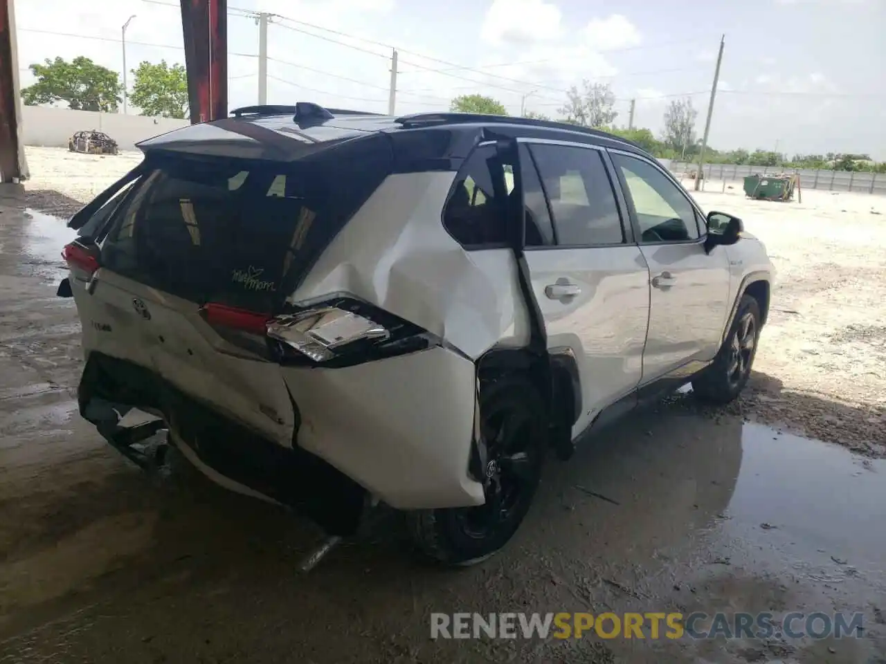 4 Photograph of a damaged car JTMEWRFV3LJ042656 TOYOTA RAV4 2020