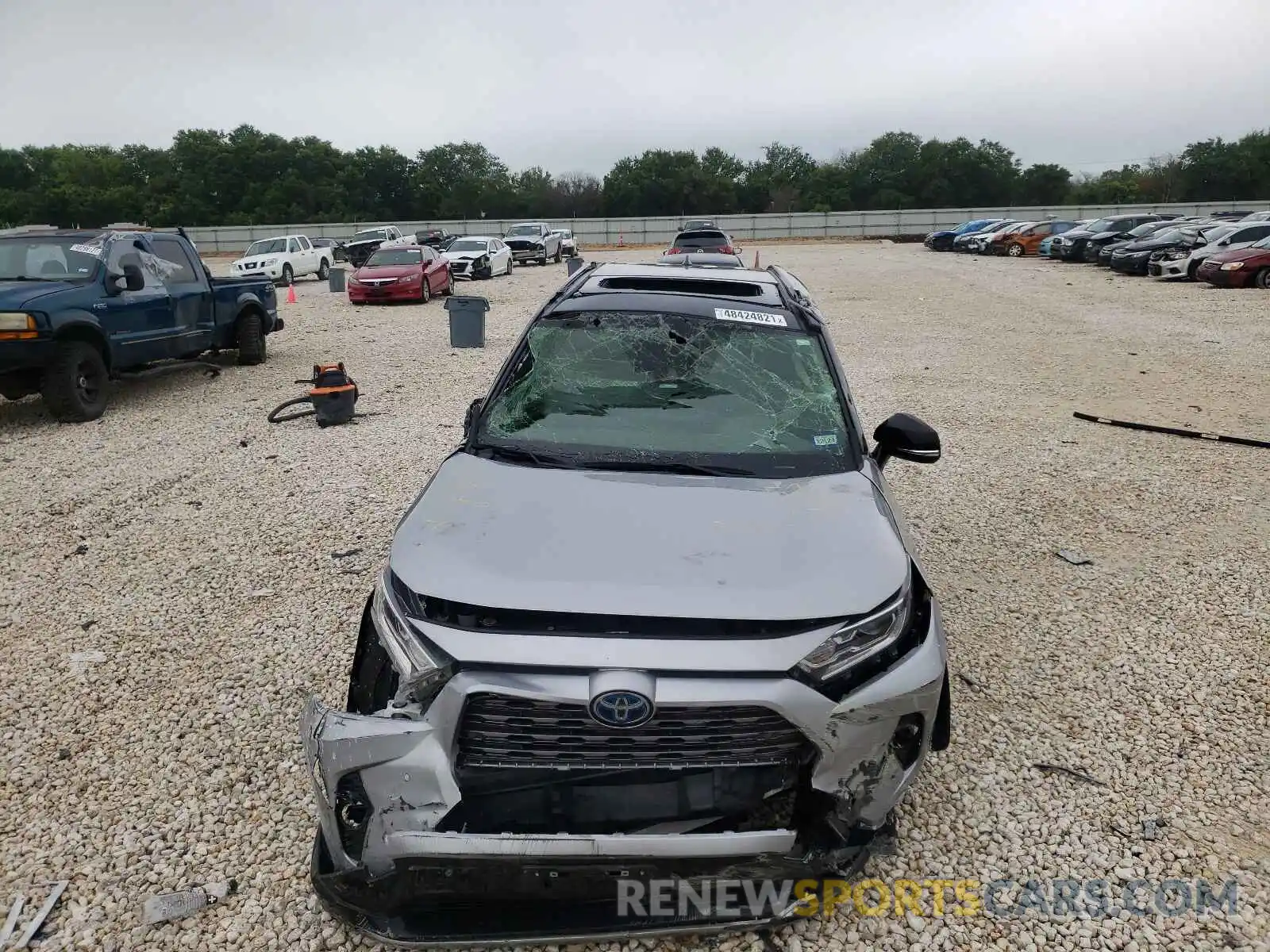 9 Photograph of a damaged car JTMEWRFV4LD525135 TOYOTA RAV4 2020