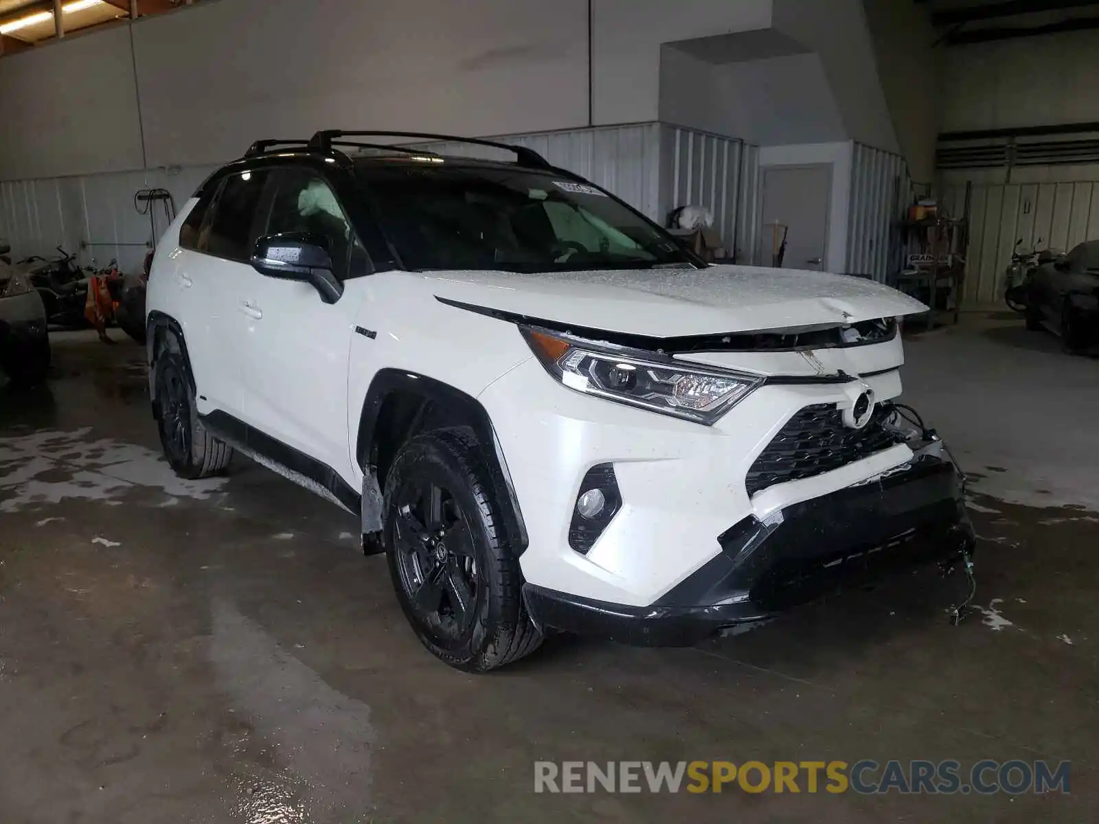 1 Photograph of a damaged car JTMEWRFV4LJ032556 TOYOTA RAV4 2020