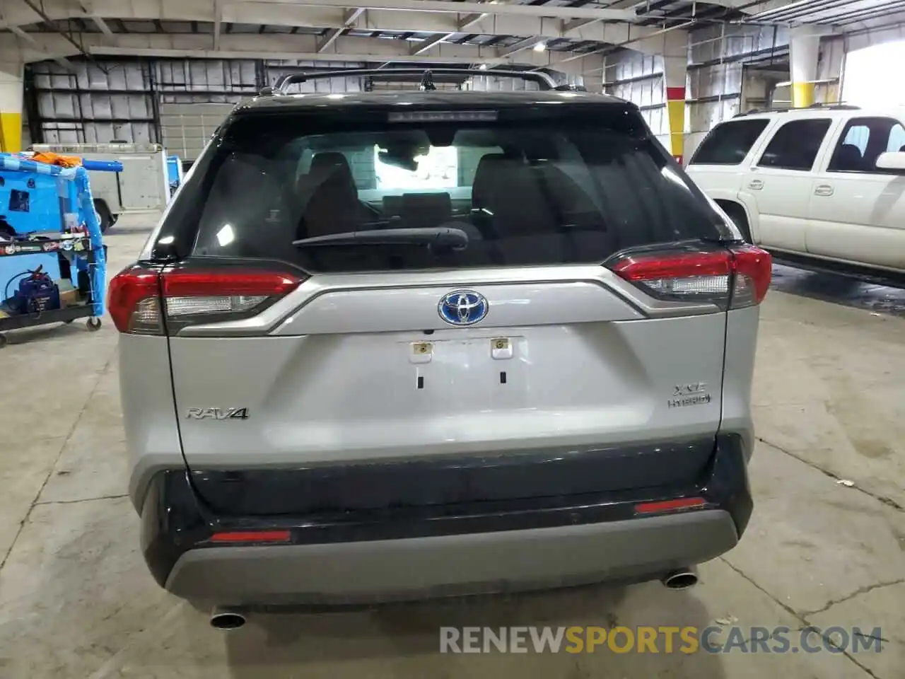 6 Photograph of a damaged car JTMEWRFV4LJ033481 TOYOTA RAV4 2020