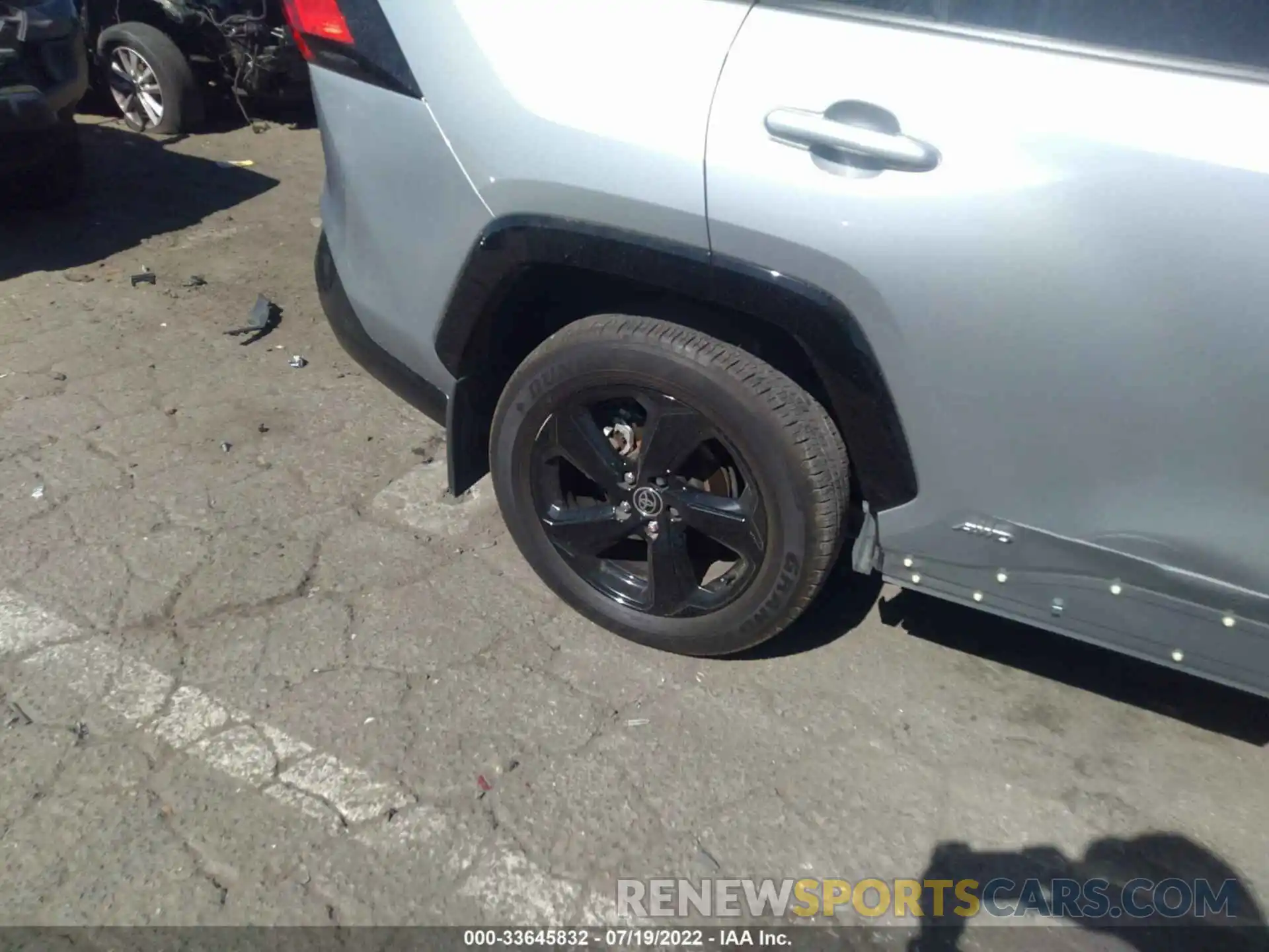 16 Photograph of a damaged car JTMEWRFV4LJ042889 TOYOTA RAV4 2020