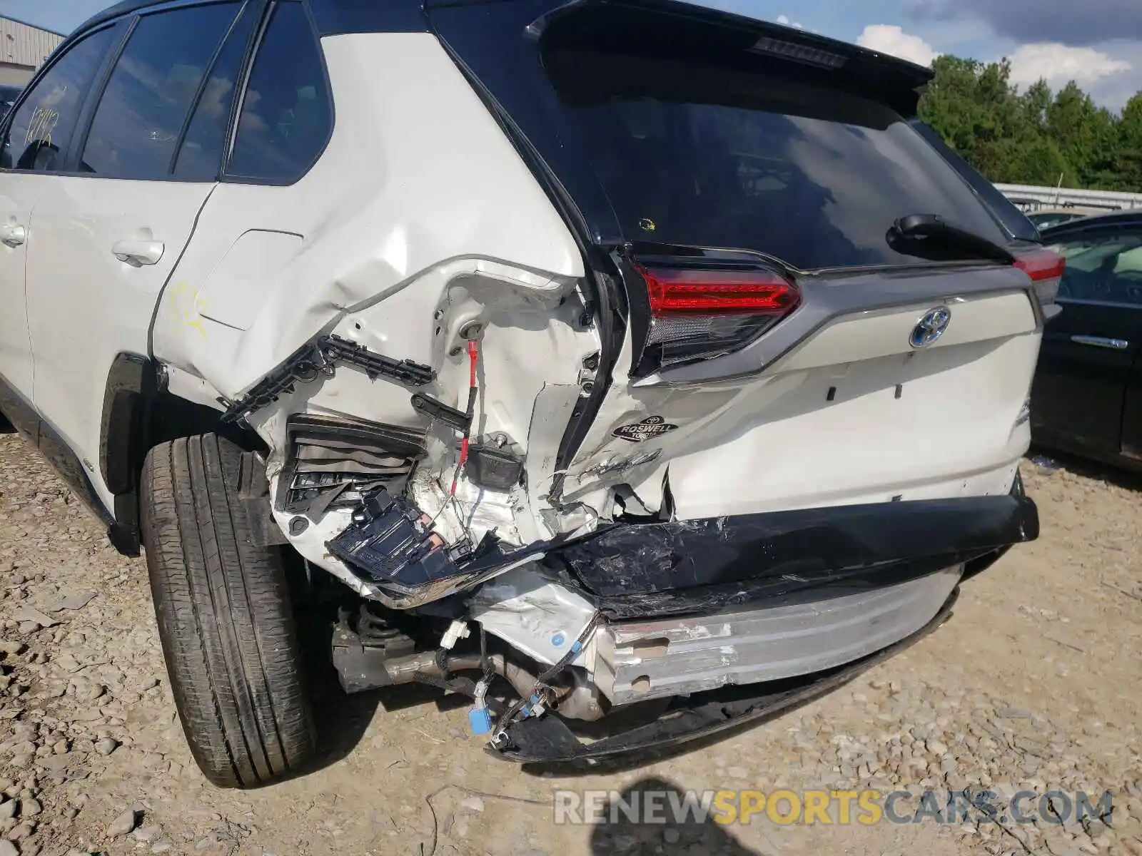 9 Photograph of a damaged car JTMEWRFV5LD544390 TOYOTA RAV4 2020