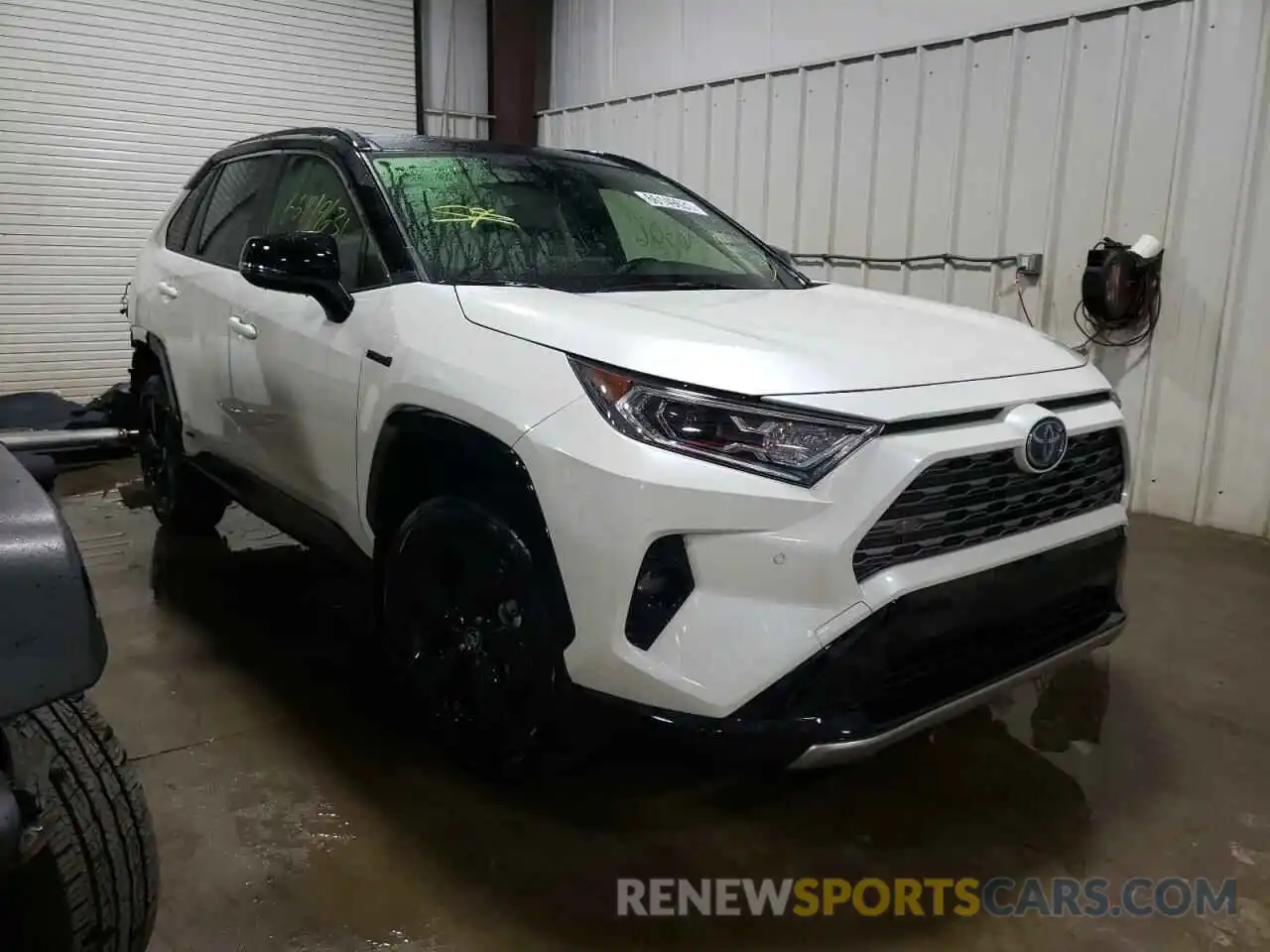 1 Photograph of a damaged car JTMEWRFV5LD545037 TOYOTA RAV4 2020