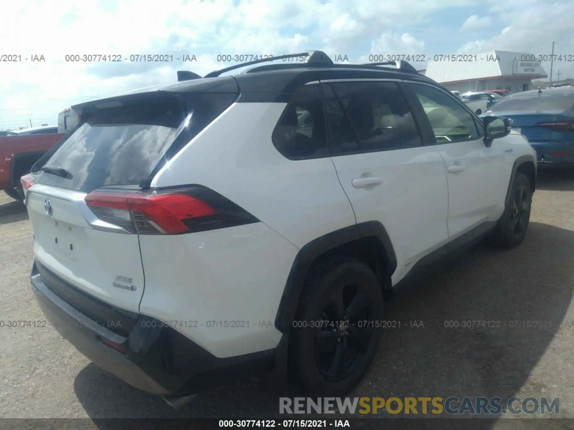 4 Photograph of a damaged car JTMEWRFV5LJ032193 TOYOTA RAV4 2020