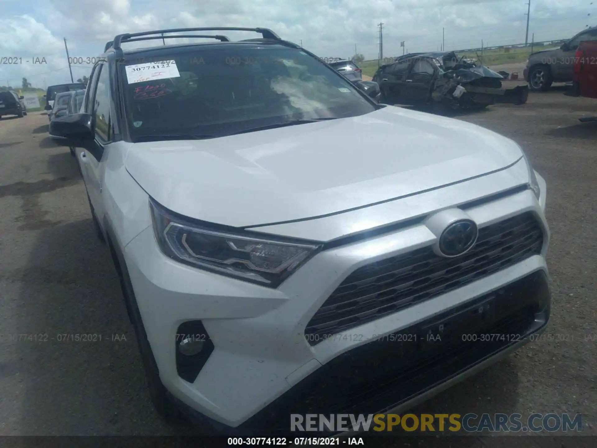 6 Photograph of a damaged car JTMEWRFV5LJ032193 TOYOTA RAV4 2020