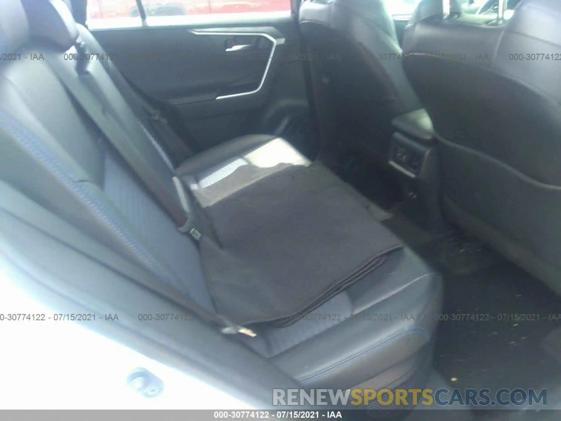 8 Фотография поврежденного автомобиля JTMEWRFV5LJ032193 TOYOTA RAV4 2020