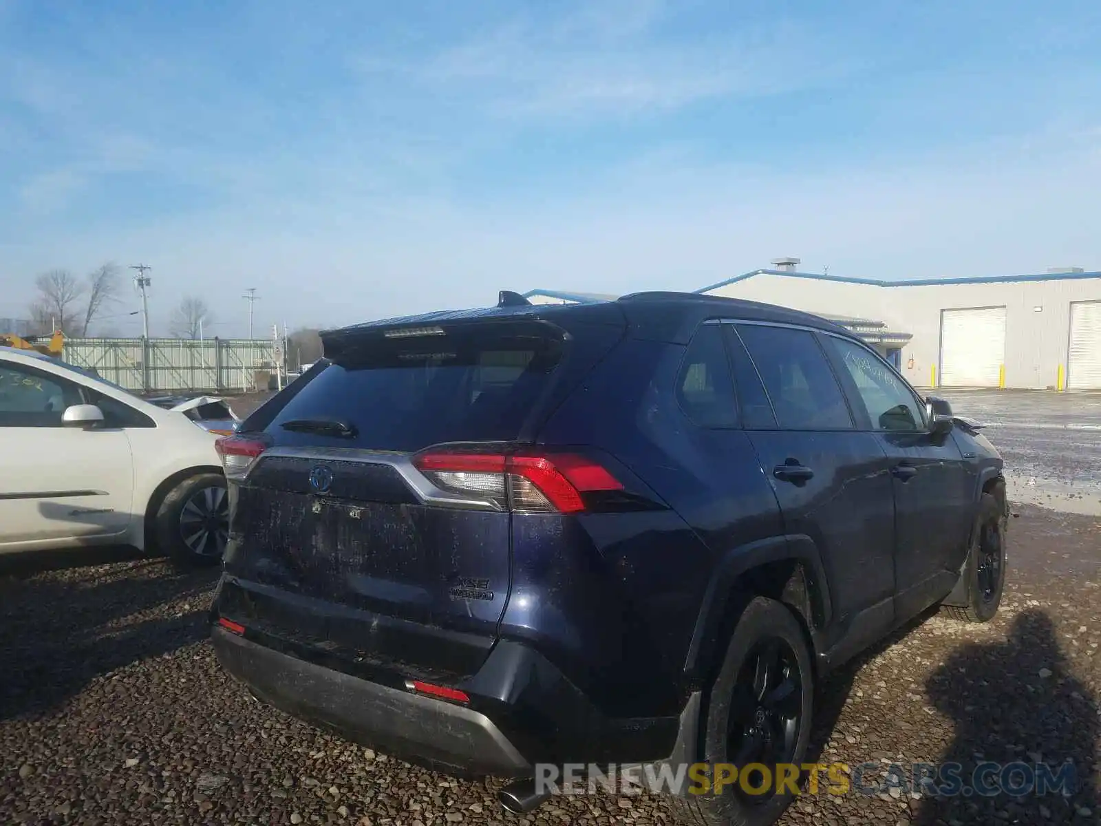 4 Photograph of a damaged car JTMEWRFV5LJ040505 TOYOTA RAV4 2020