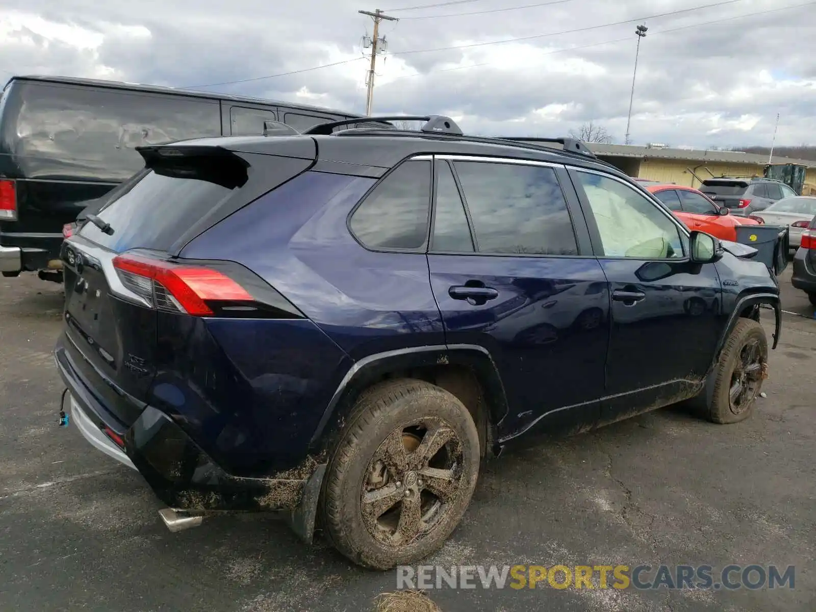 4 Photograph of a damaged car JTMEWRFV5LJ041797 TOYOTA RAV4 2020