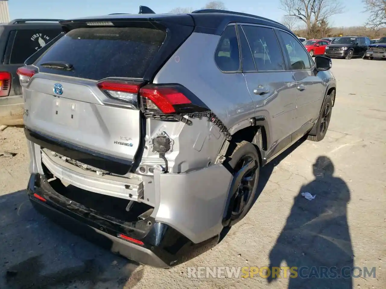 4 Photograph of a damaged car JTMEWRFV6LD543054 TOYOTA RAV4 2020