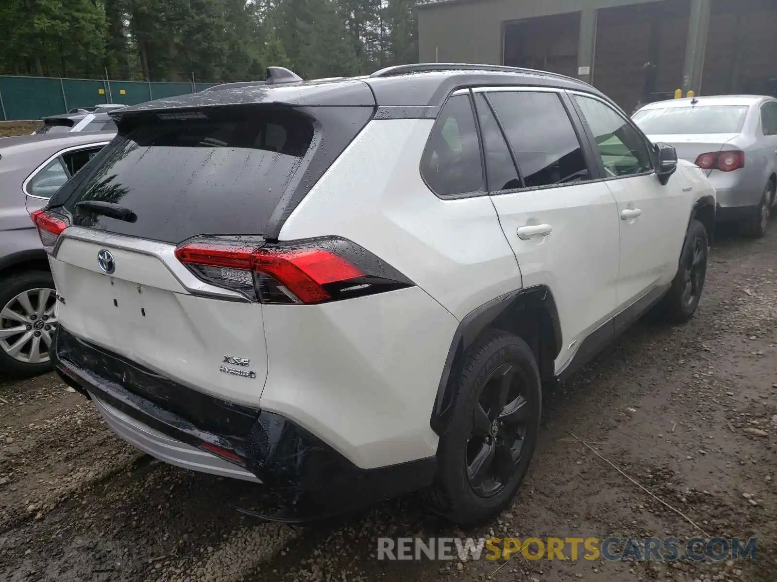 4 Photograph of a damaged car JTMEWRFV6LD548240 TOYOTA RAV4 2020