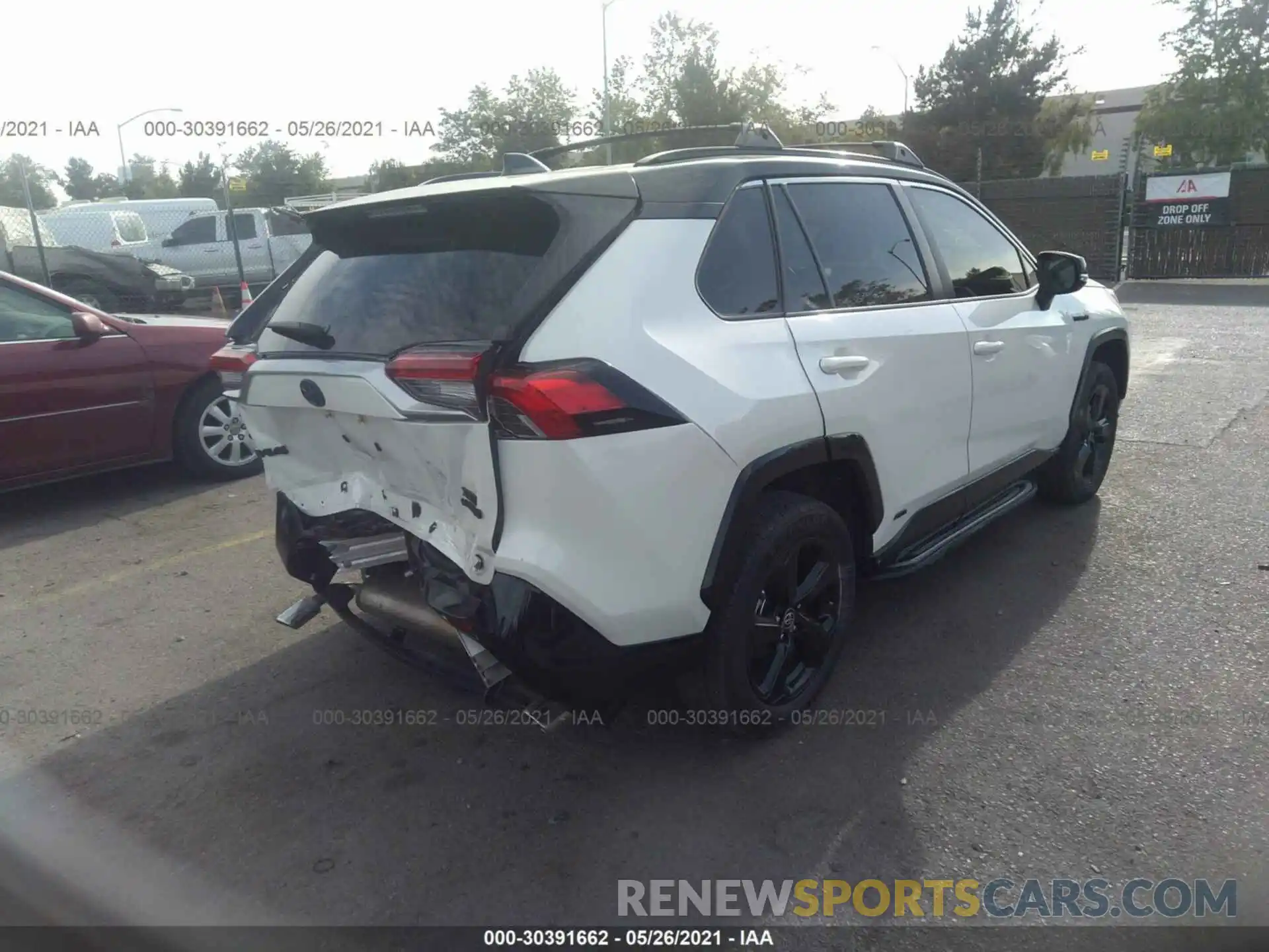 4 Фотография поврежденного автомобиля JTMEWRFV6LJ036947 TOYOTA RAV4 2020