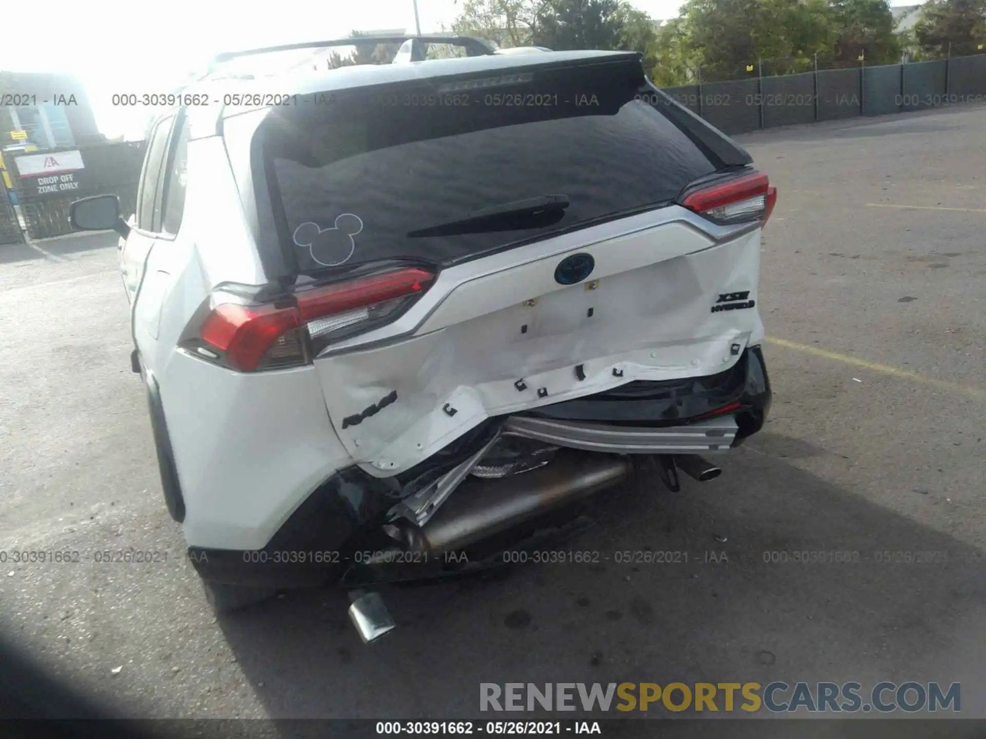 6 Photograph of a damaged car JTMEWRFV6LJ036947 TOYOTA RAV4 2020