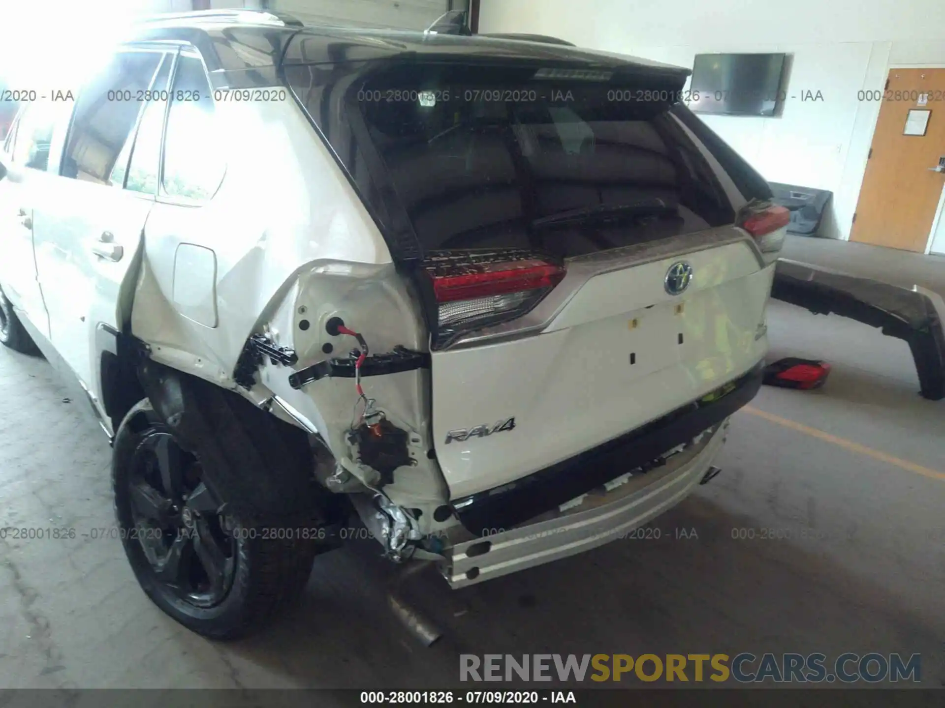 6 Photograph of a damaged car JTMEWRFV6LJ038245 TOYOTA RAV4 2020