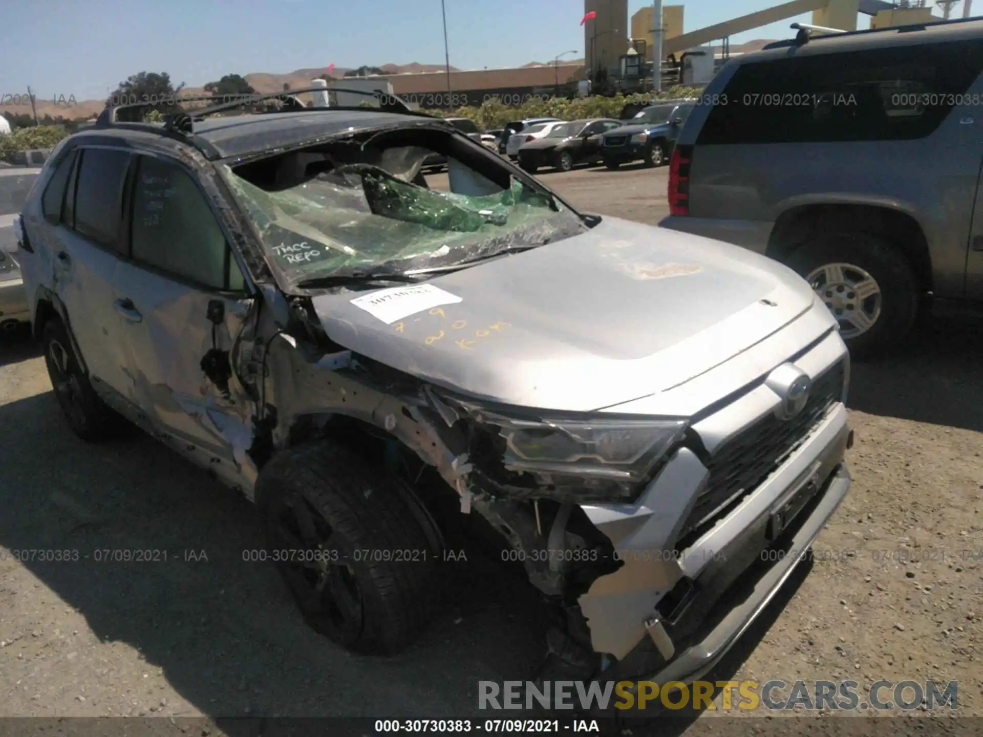 1 Photograph of a damaged car JTMEWRFV6LJ038861 TOYOTA RAV4 2020