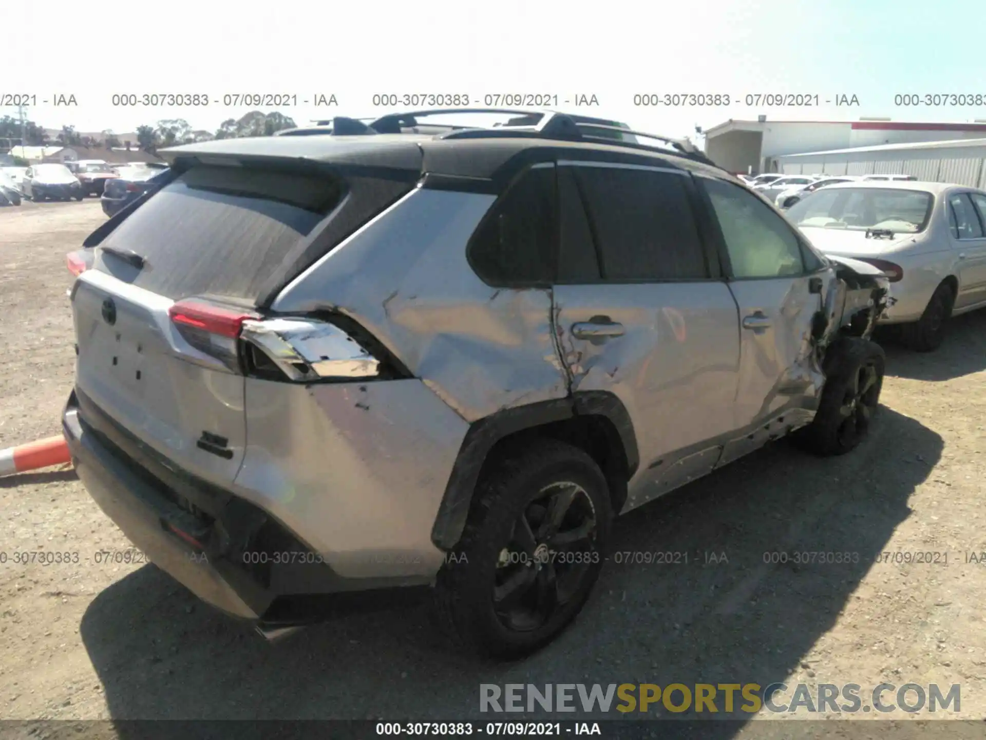 4 Фотография поврежденного автомобиля JTMEWRFV6LJ038861 TOYOTA RAV4 2020