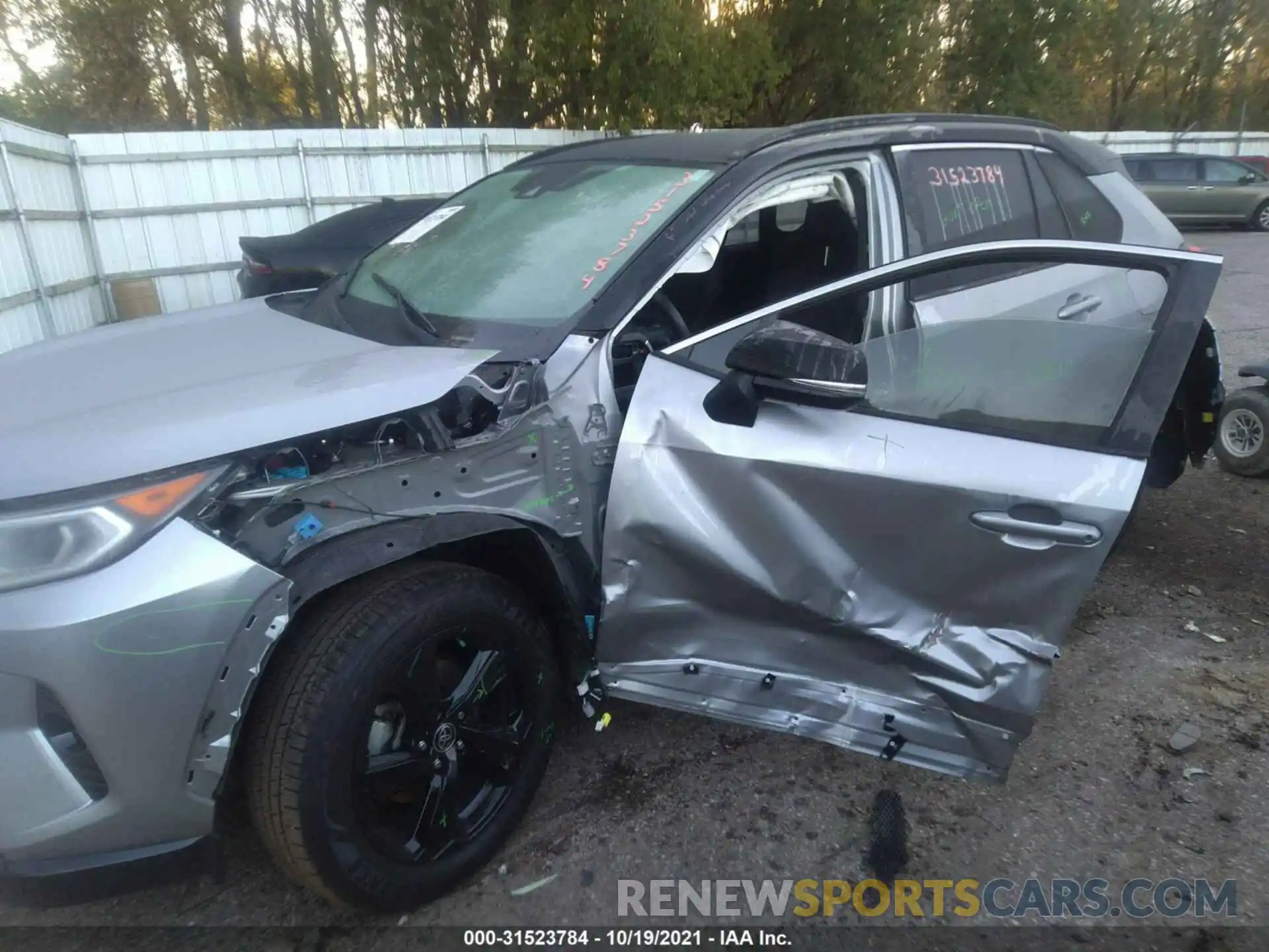 6 Photograph of a damaged car JTMEWRFV6LJ041260 TOYOTA RAV4 2020