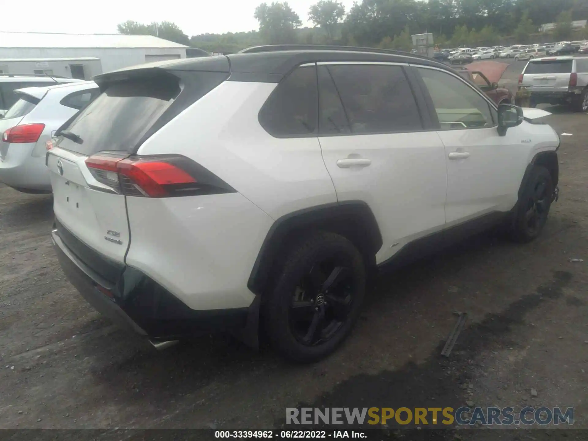 4 Photograph of a damaged car JTMEWRFV6LJ043820 TOYOTA RAV4 2020