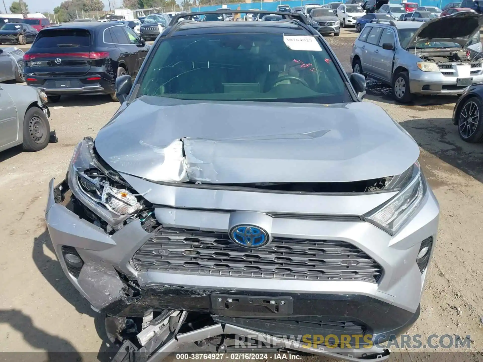 12 Photograph of a damaged car JTMEWRFV6LJ048306 TOYOTA RAV4 2020