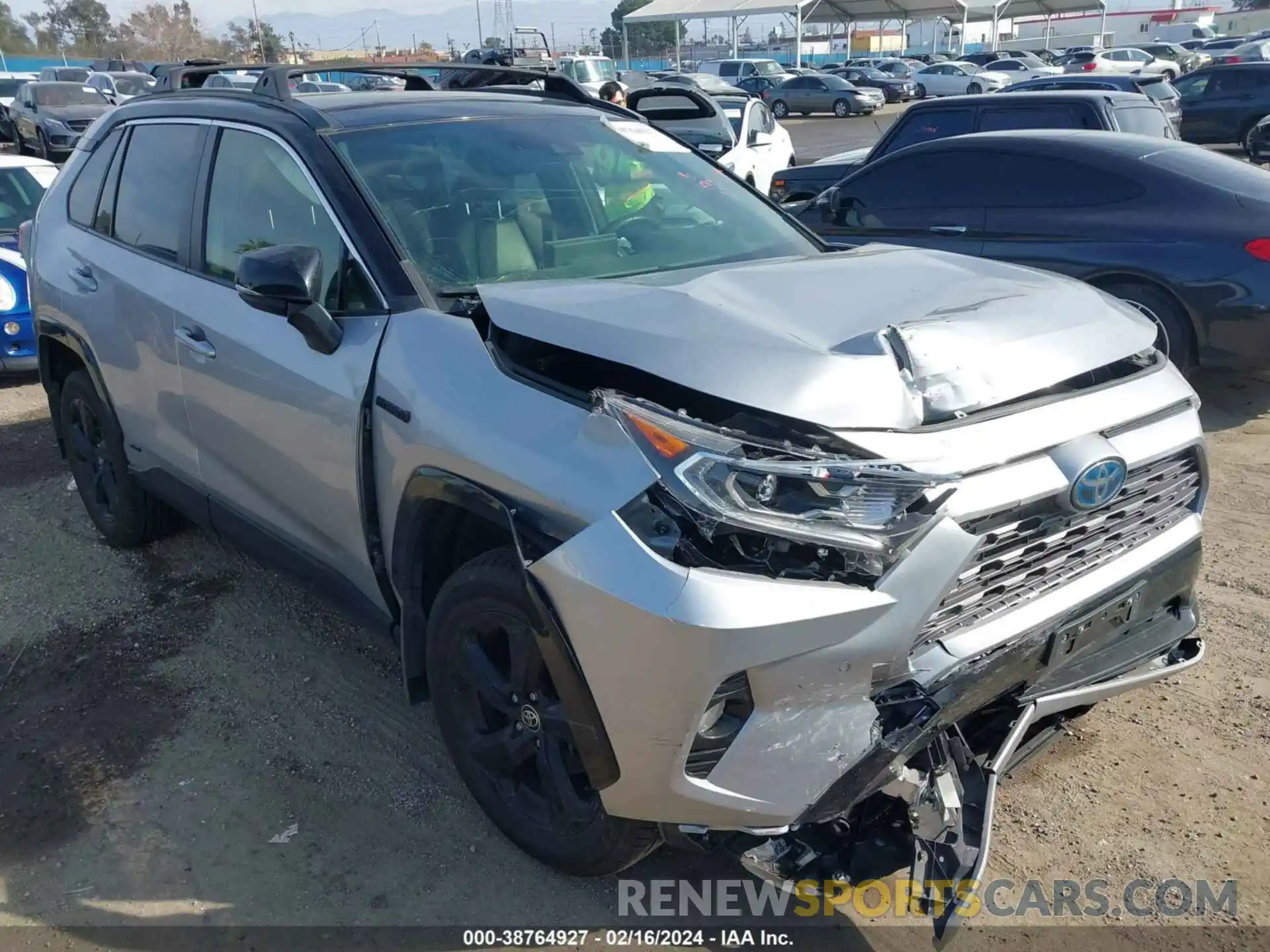 6 Photograph of a damaged car JTMEWRFV6LJ048306 TOYOTA RAV4 2020