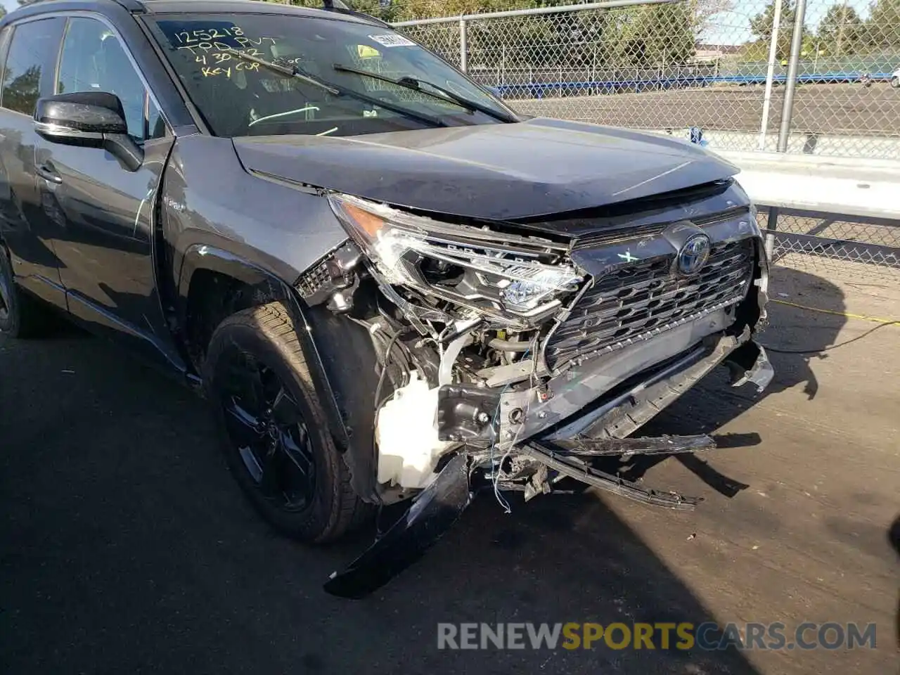 9 Photograph of a damaged car JTMEWRFV7LD535612 TOYOTA RAV4 2020