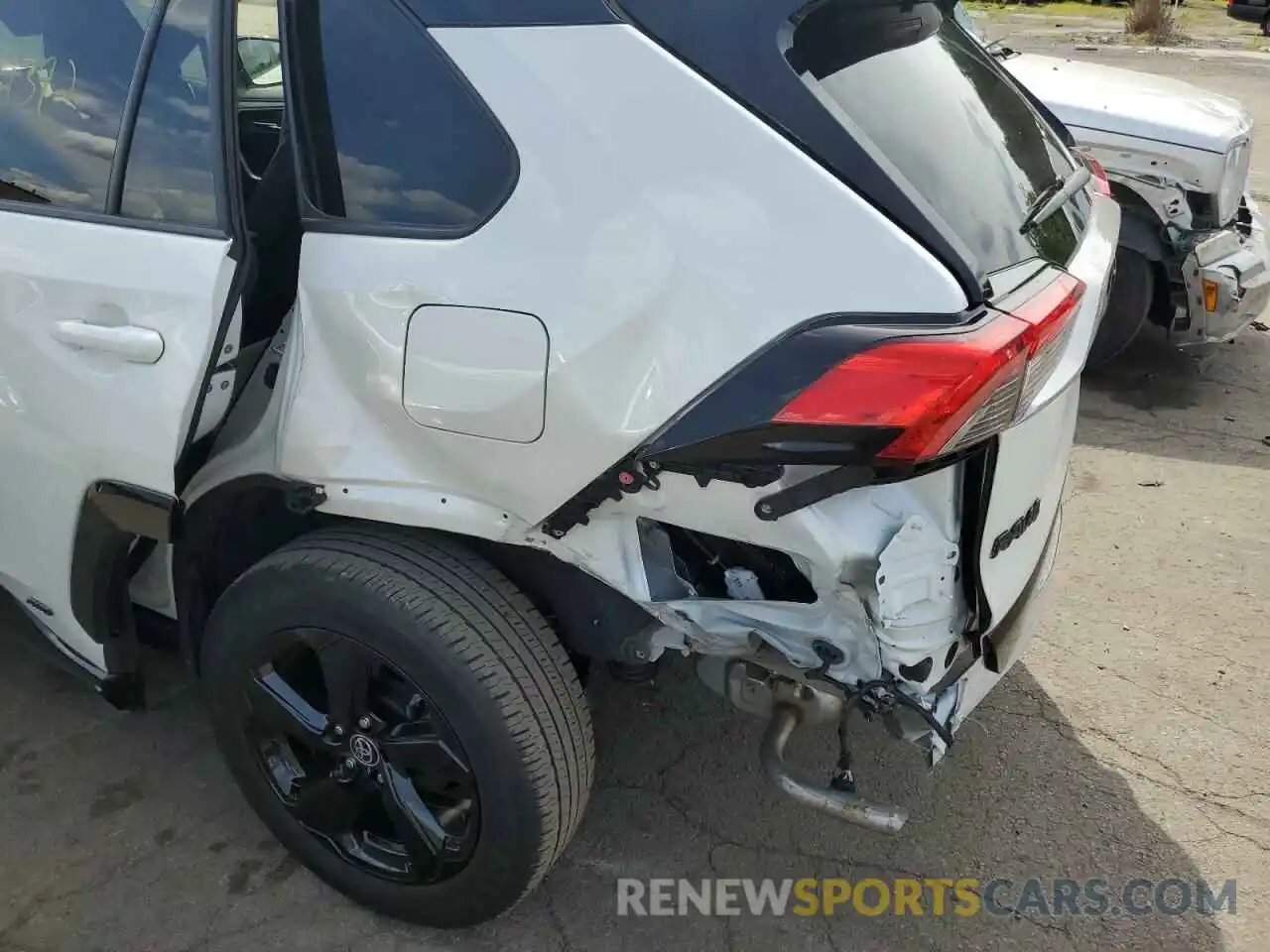 9 Photograph of a damaged car JTMEWRFV7LJ029473 TOYOTA RAV4 2020