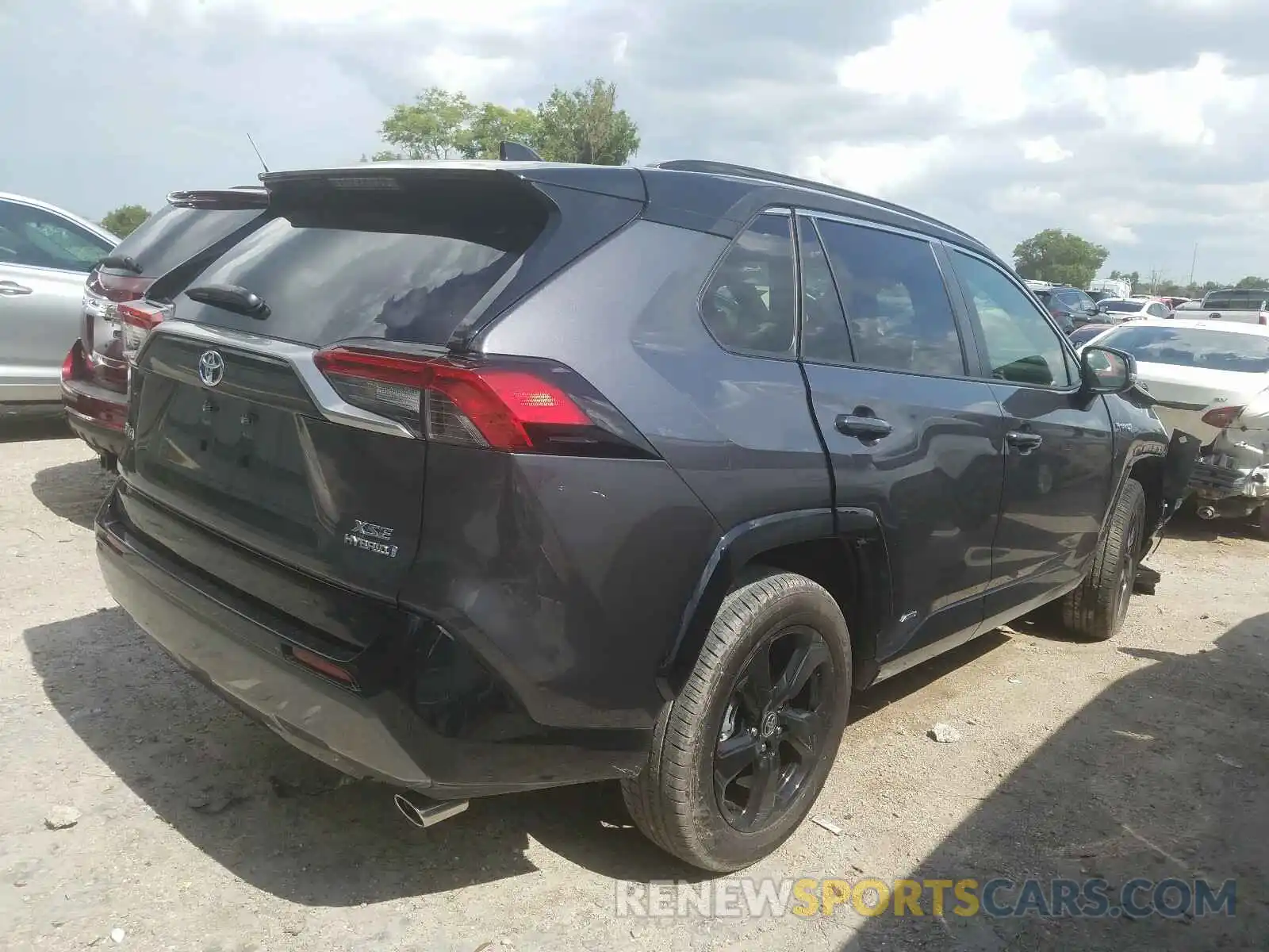 4 Photograph of a damaged car JTMEWRFV7LJ048279 TOYOTA RAV4 2020