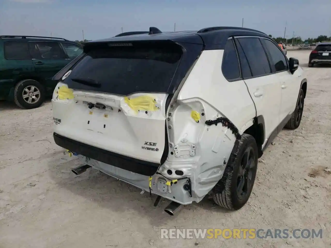 4 Photograph of a damaged car JTMEWRFV7LJ048671 TOYOTA RAV4 2020