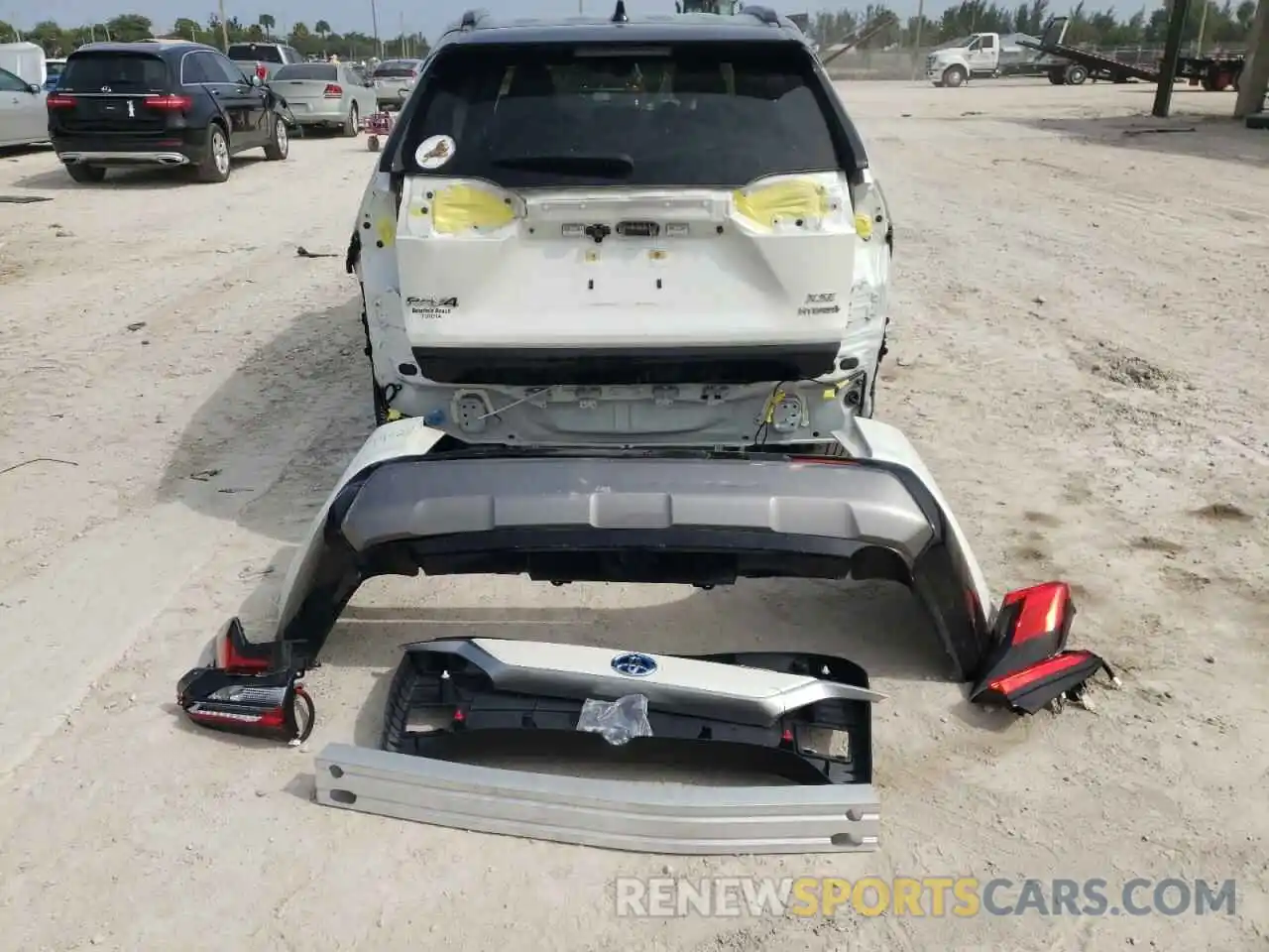 9 Photograph of a damaged car JTMEWRFV7LJ048671 TOYOTA RAV4 2020