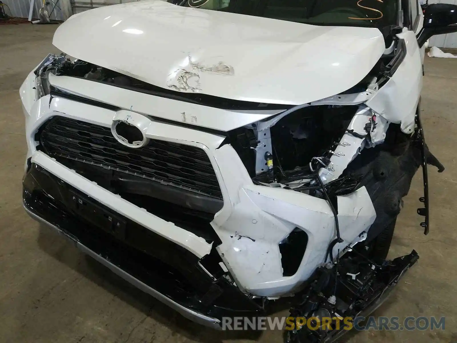 9 Photograph of a damaged car JTMEWRFV8LD538017 TOYOTA RAV4 2020