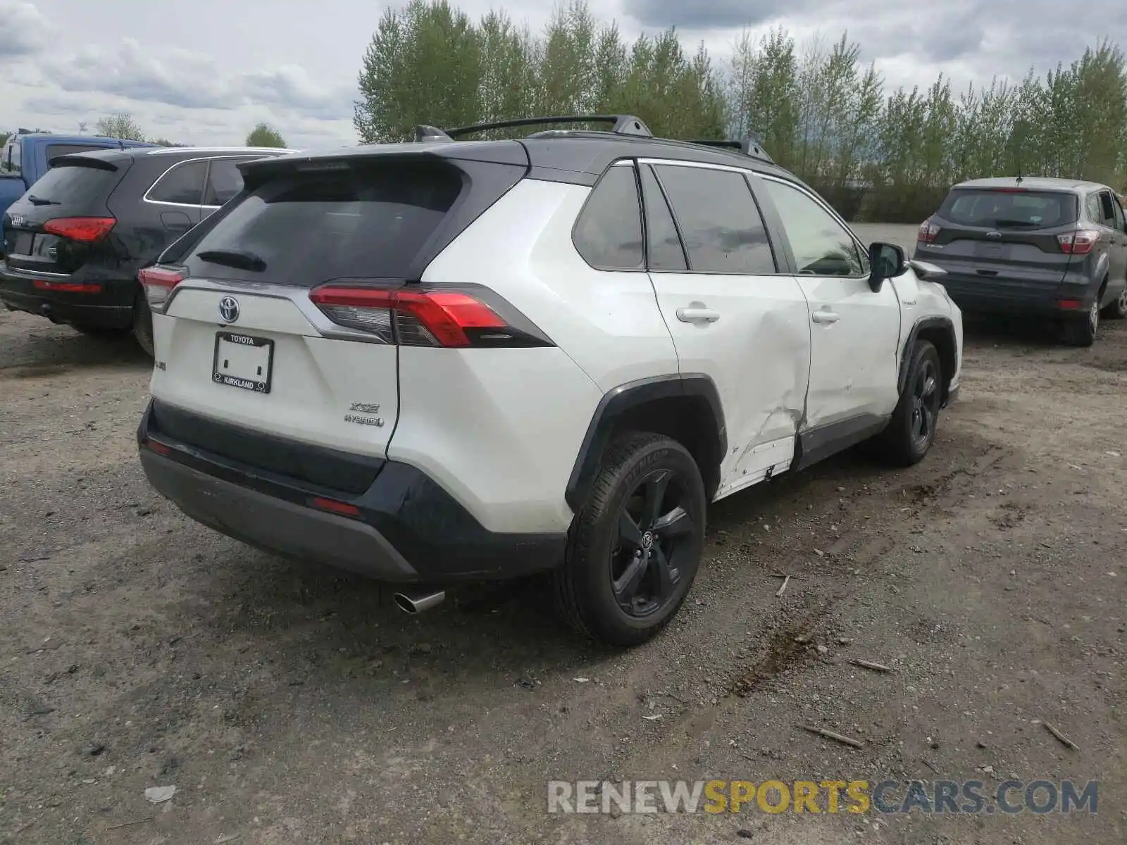 4 Photograph of a damaged car JTMEWRFV8LD546375 TOYOTA RAV4 2020