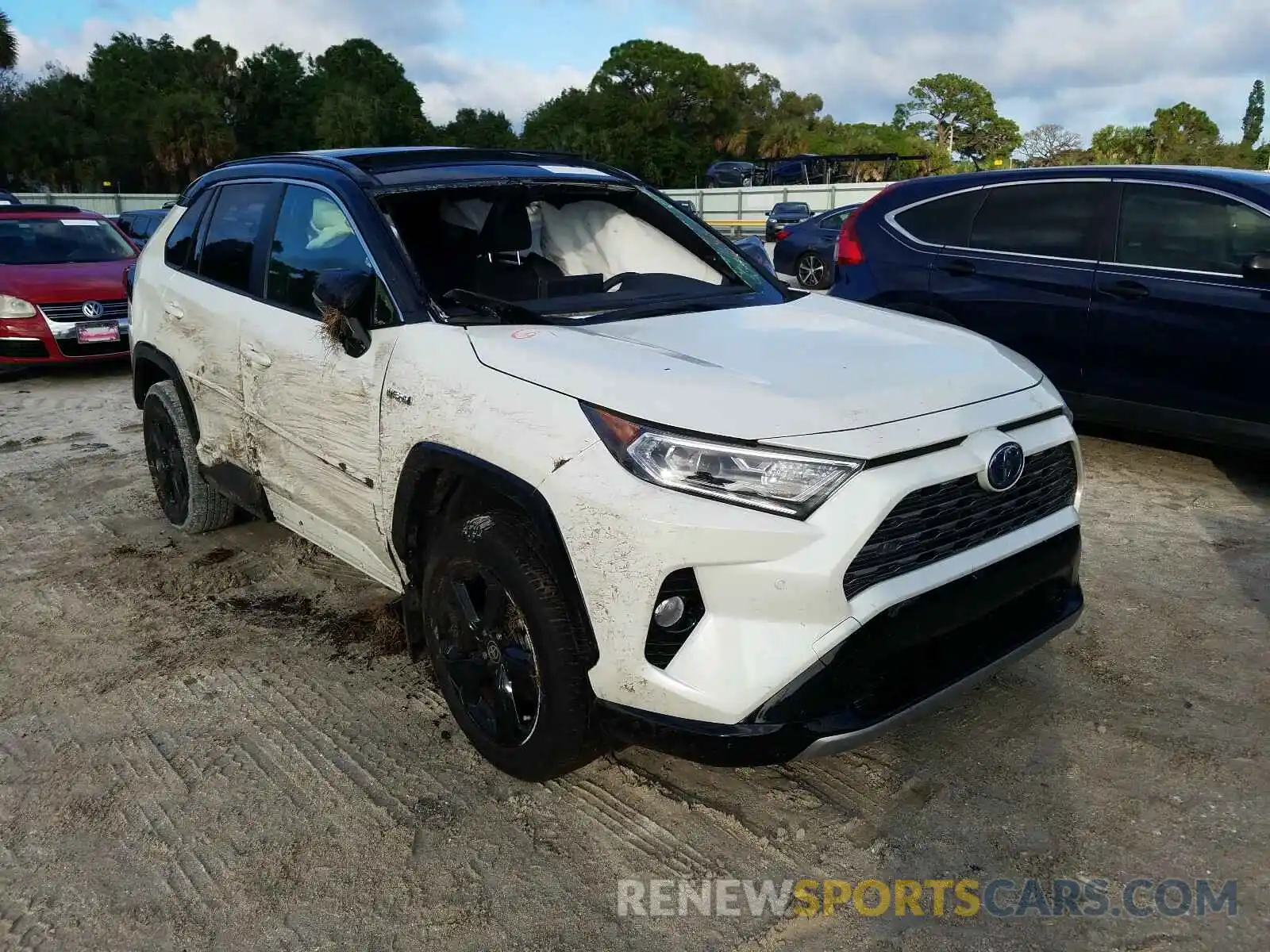 1 Photograph of a damaged car JTMEWRFV8LD549647 TOYOTA RAV4 2020