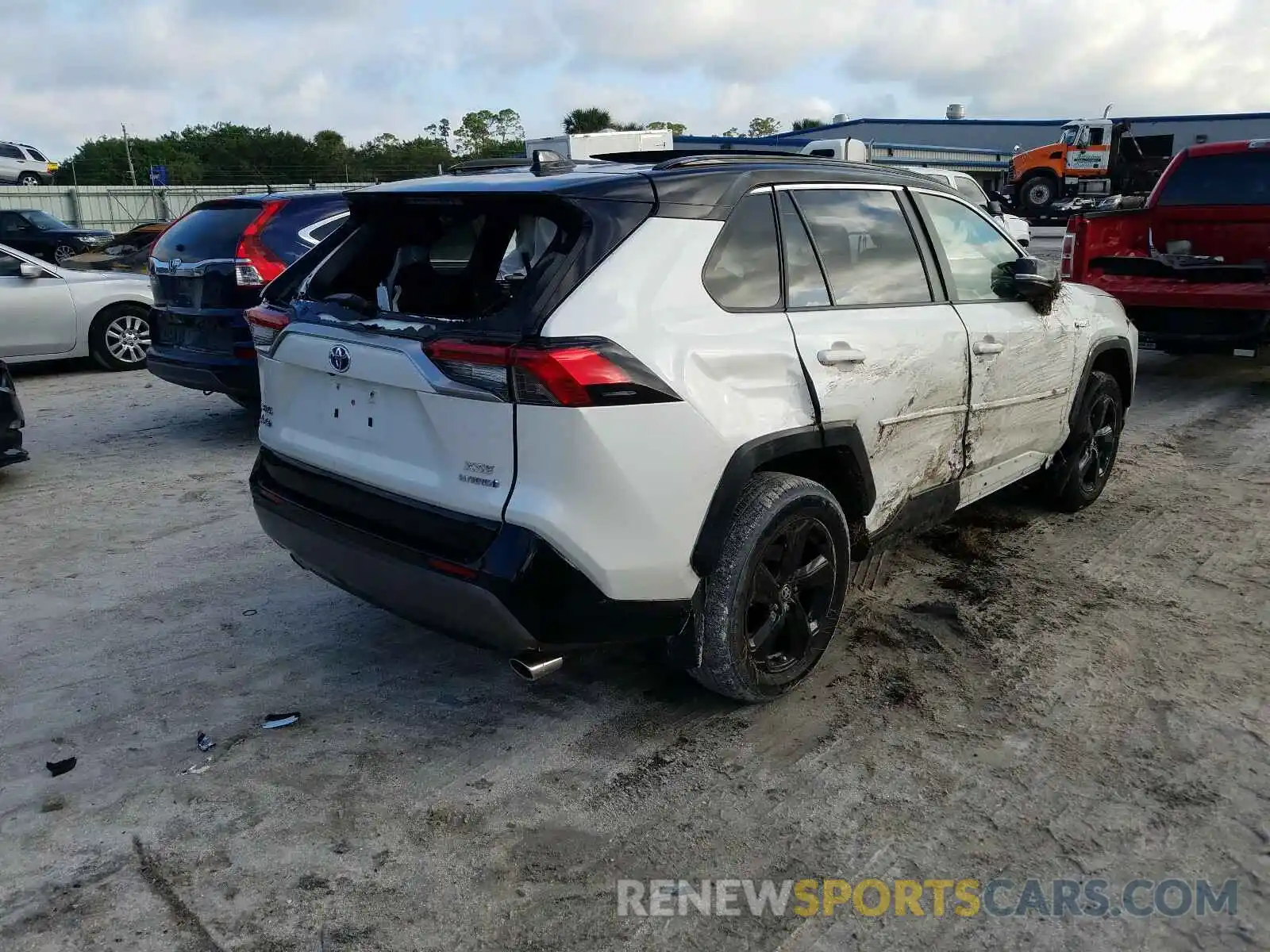 4 Photograph of a damaged car JTMEWRFV8LD549647 TOYOTA RAV4 2020