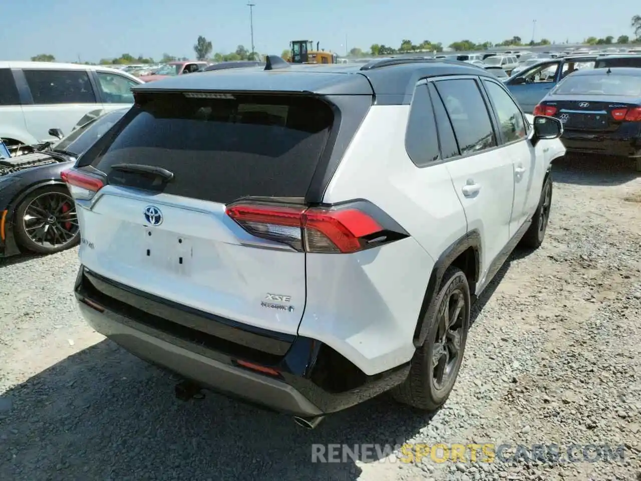 4 Photograph of a damaged car JTMEWRFV8LJ038313 TOYOTA RAV4 2020