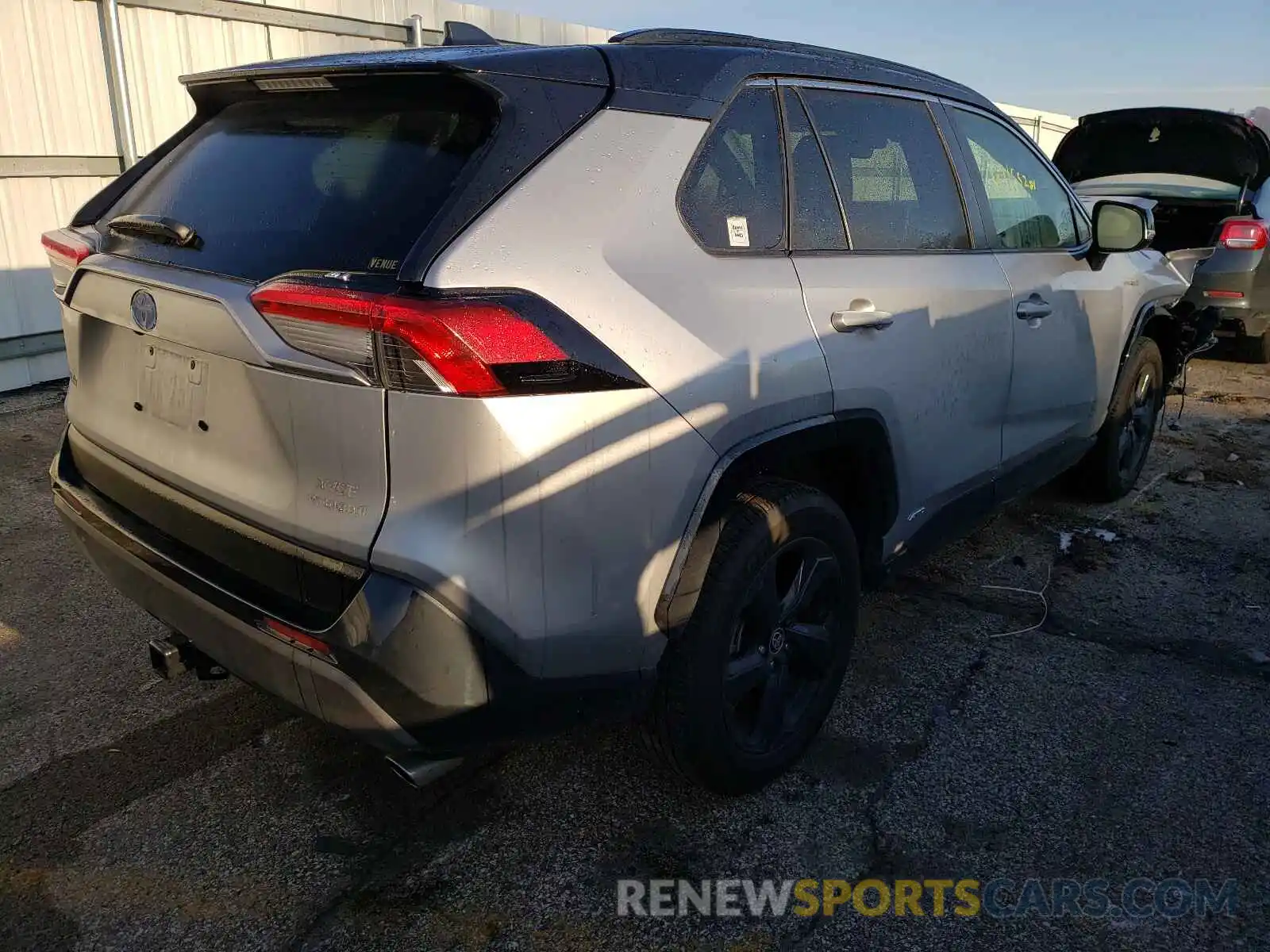 4 Photograph of a damaged car JTMEWRFV8LJ043298 TOYOTA RAV4 2020